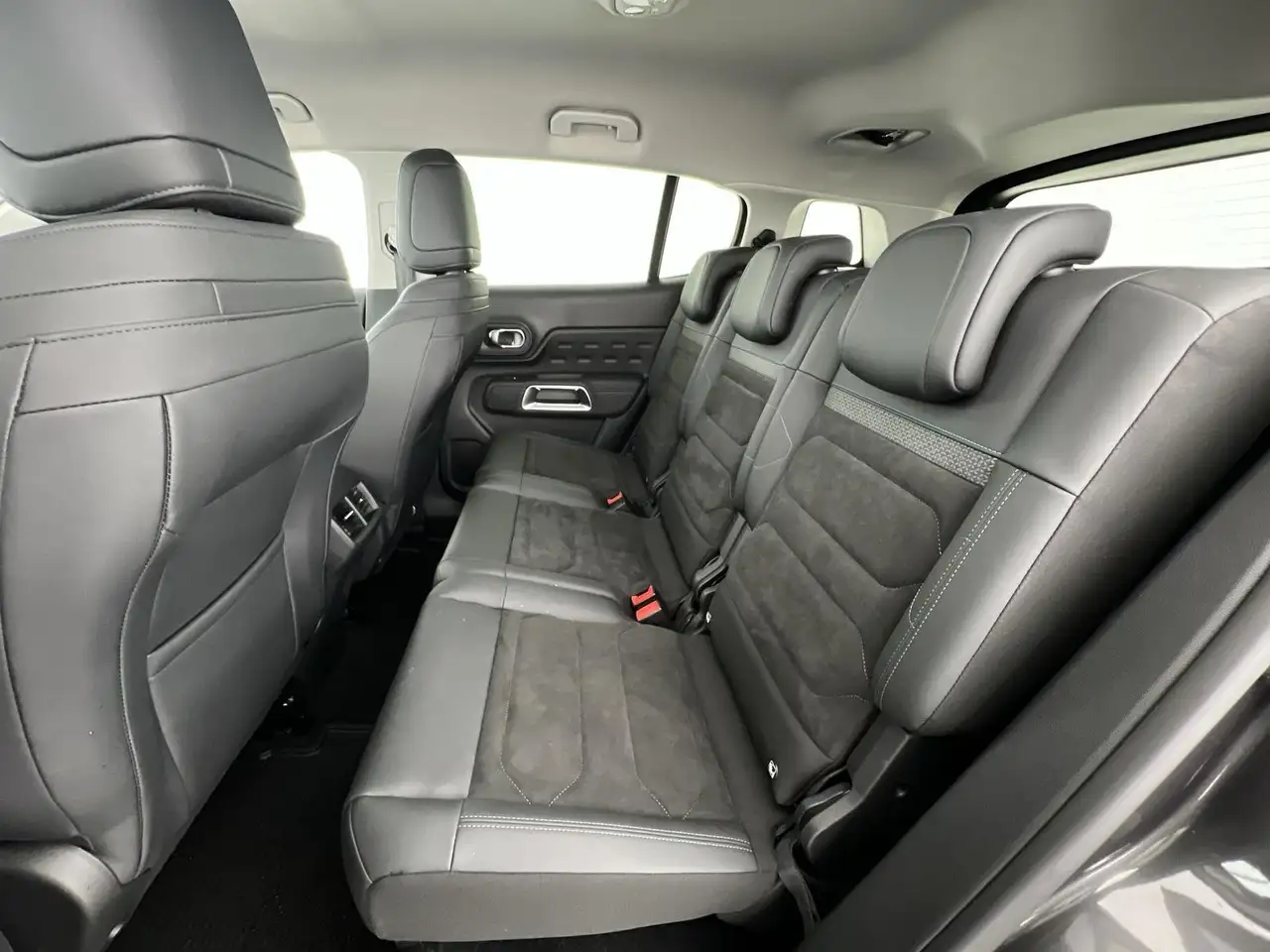 Citroen C5 Aircross Plus 1.2*NAVI*SHZ*RFK*uvm — معرض صور السيارة 10