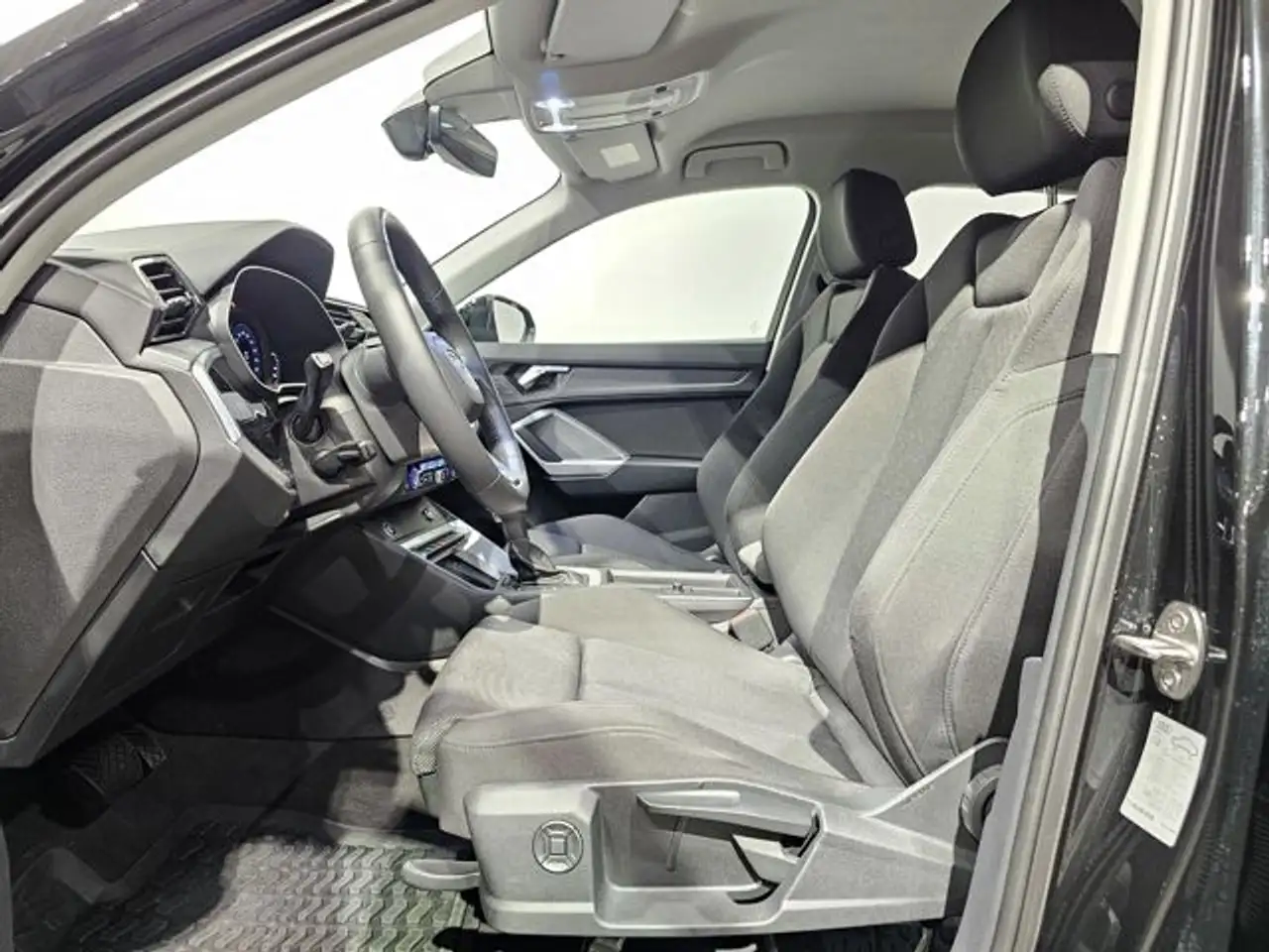Audi Q3 35 TFSI Sport Virtual LED Plus Standheiz. AHK Spor — Vehicle gallery 13