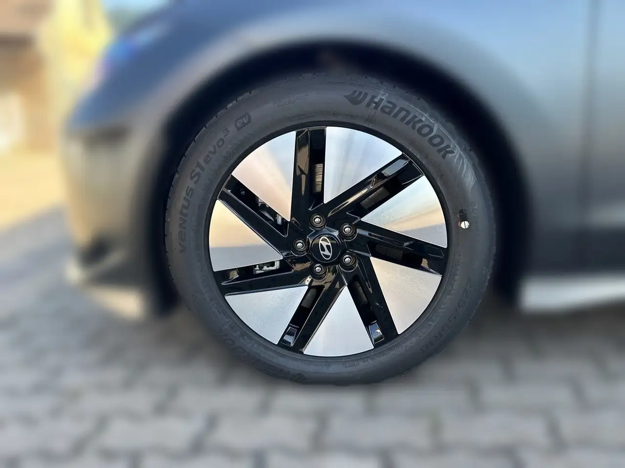 Hyundai IONIQ 6 77,4 kWh 4WD UNIQ + DIG. SPIEGEL + SD - SOFORT — معرض صور السيارة 6