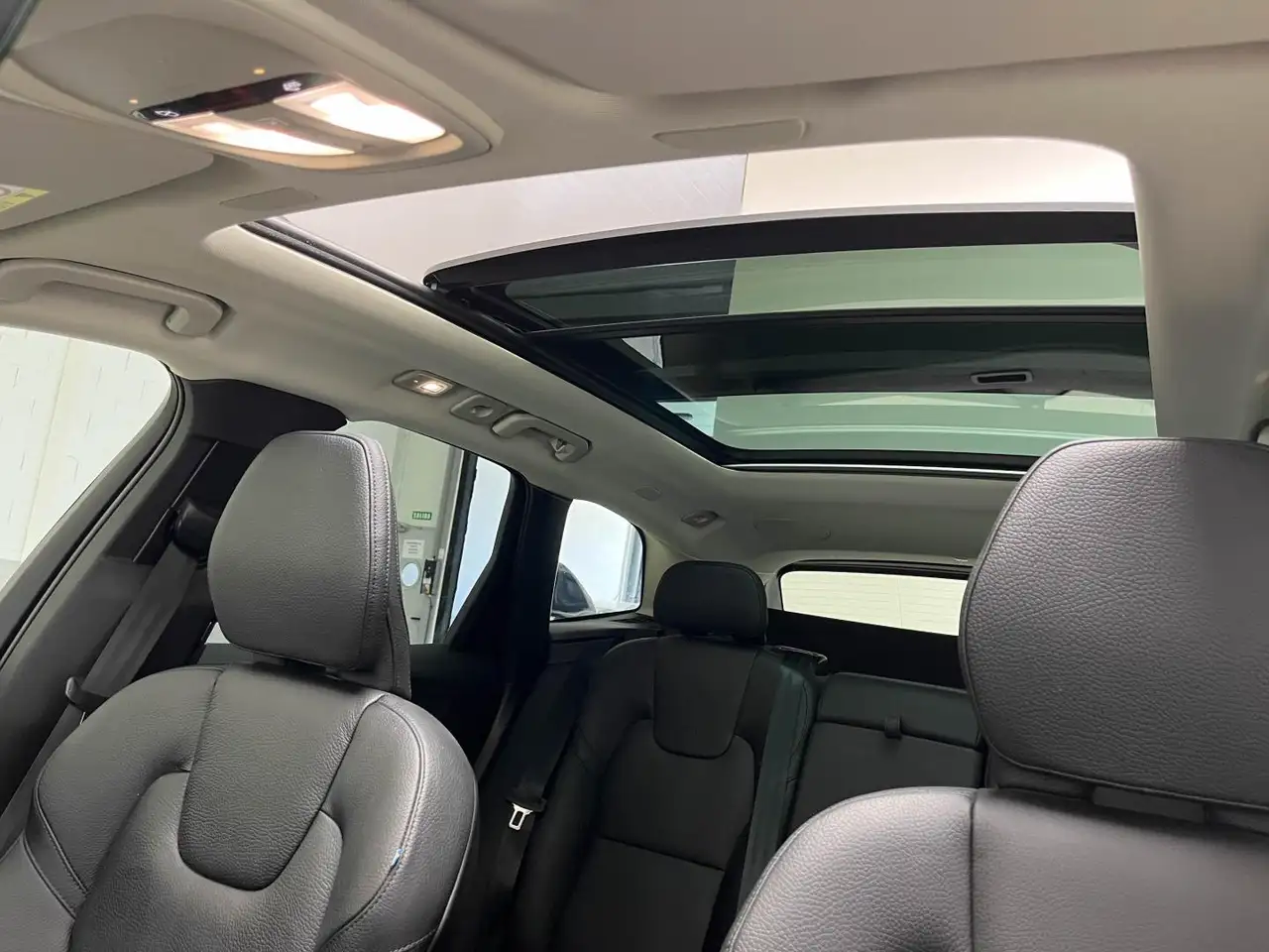 Volvo XC60 2.0 T6 AWD Recharge Ultra Dark Auto — Galerie du véhicule 22