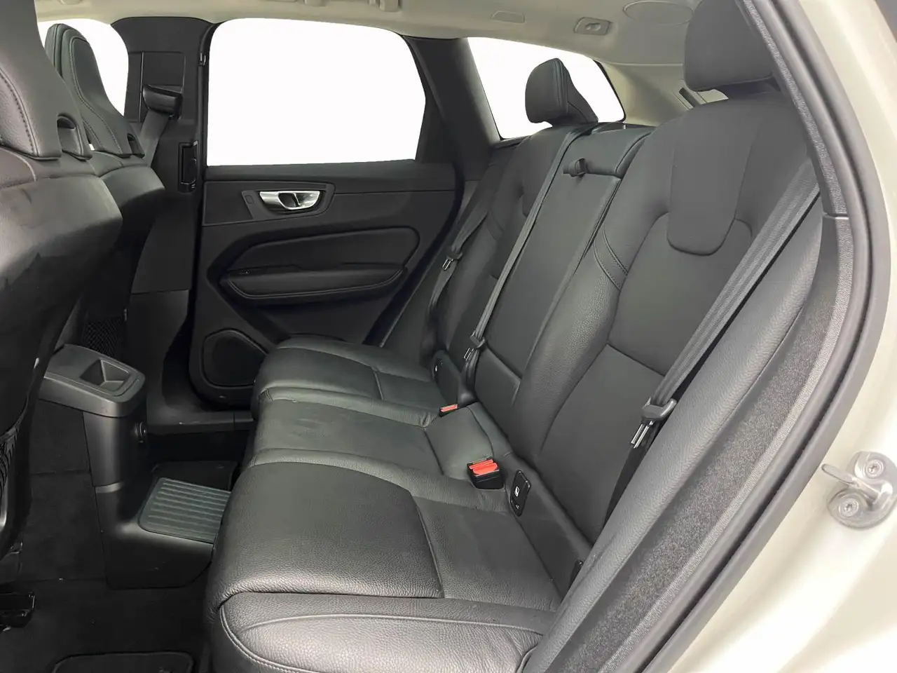 Volvo XC60 2.0 T6 AWD Recharge Ultra Dark Auto — Galerie du véhicule 14