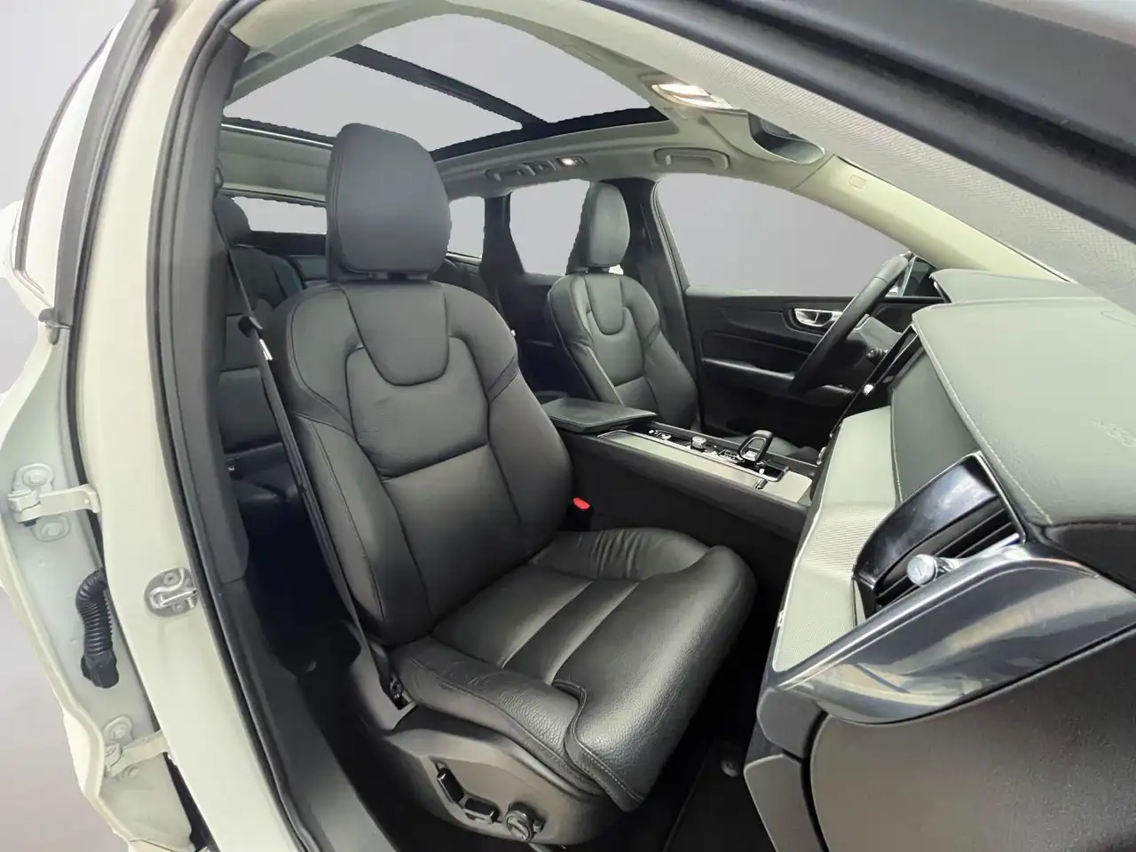 Volvo XC60 2.0 T6 AWD Recharge Ultra Dark Auto — Galerie du véhicule 20