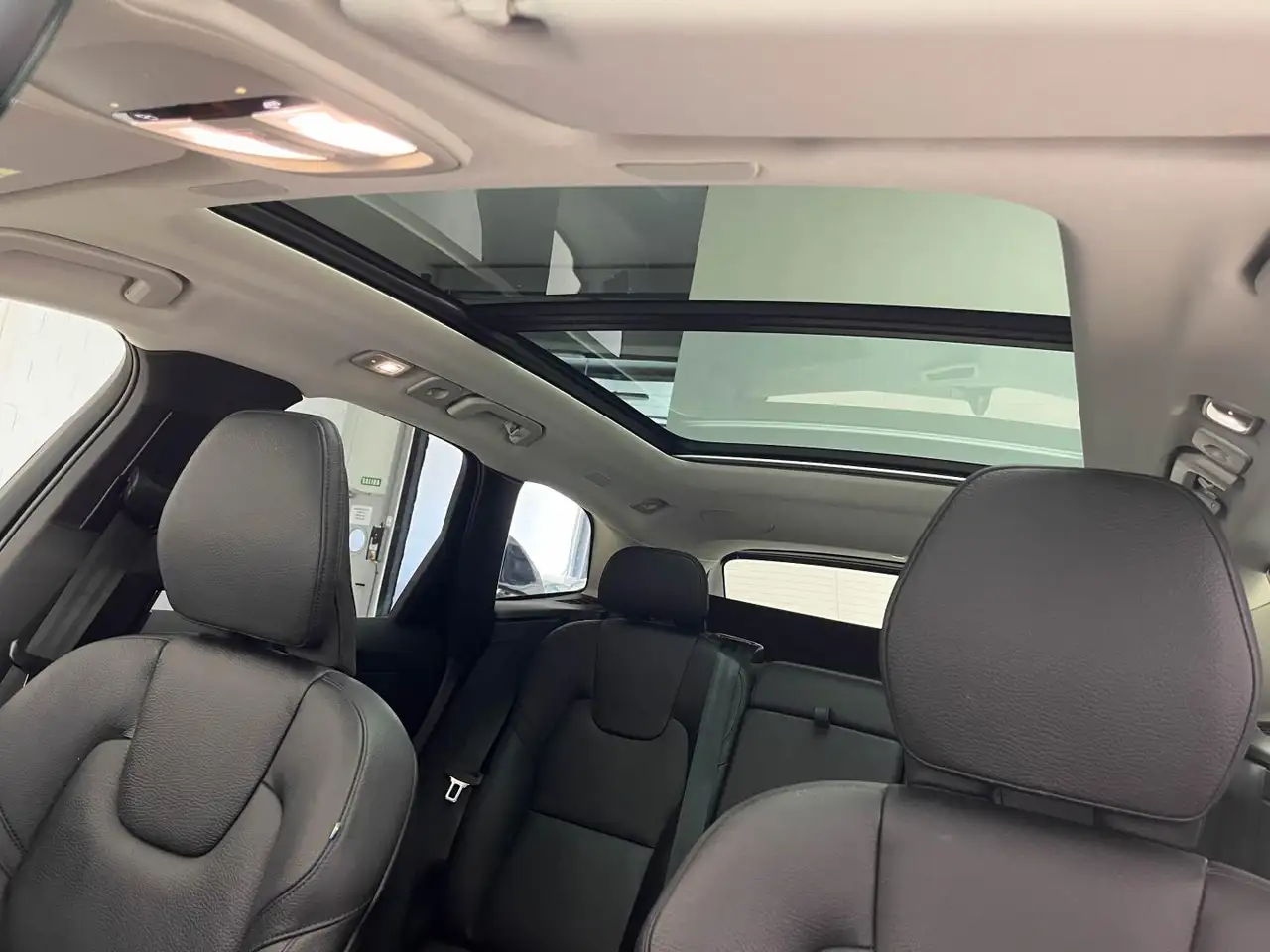 Volvo XC60 2.0 T6 AWD Recharge Ultra Dark Auto — Galerie du véhicule 16