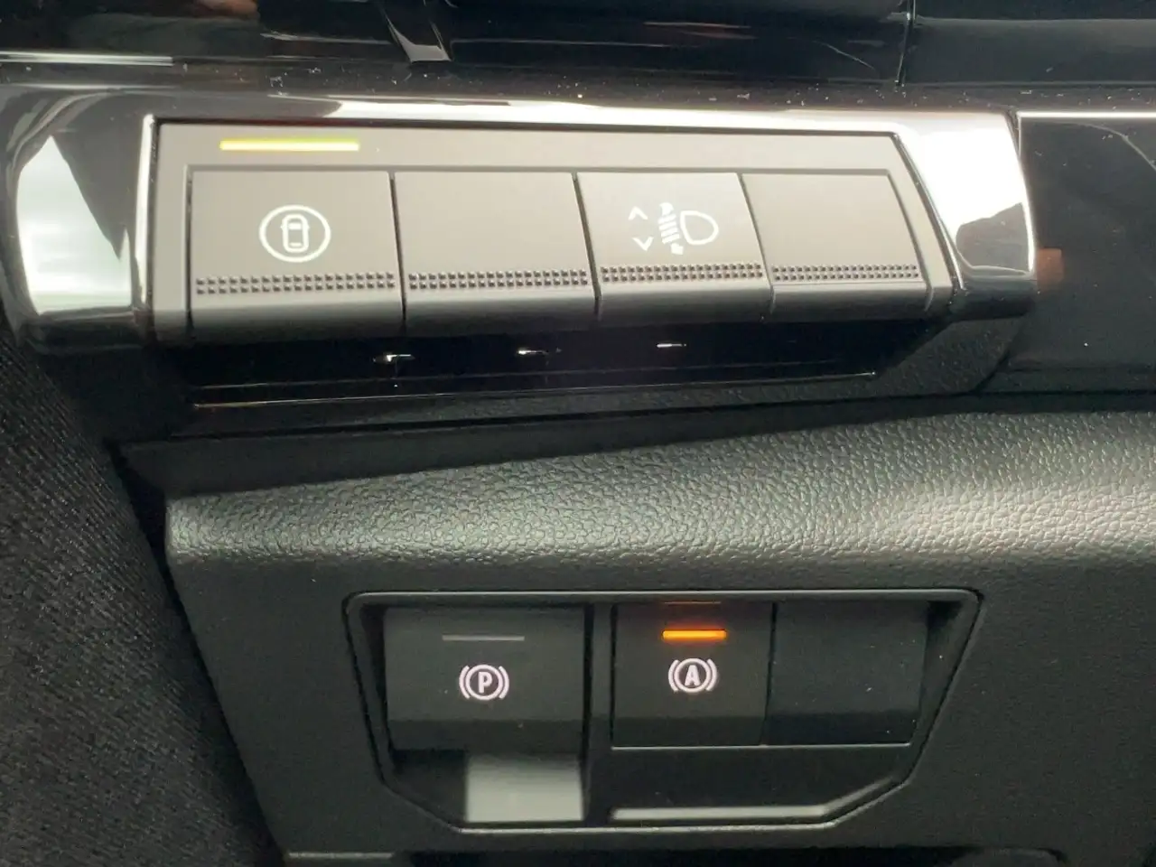 Renault Austral EVOLUTION TCe 160 AUTOMATIK SITZHEIZUNG — Galería del vehículo 18