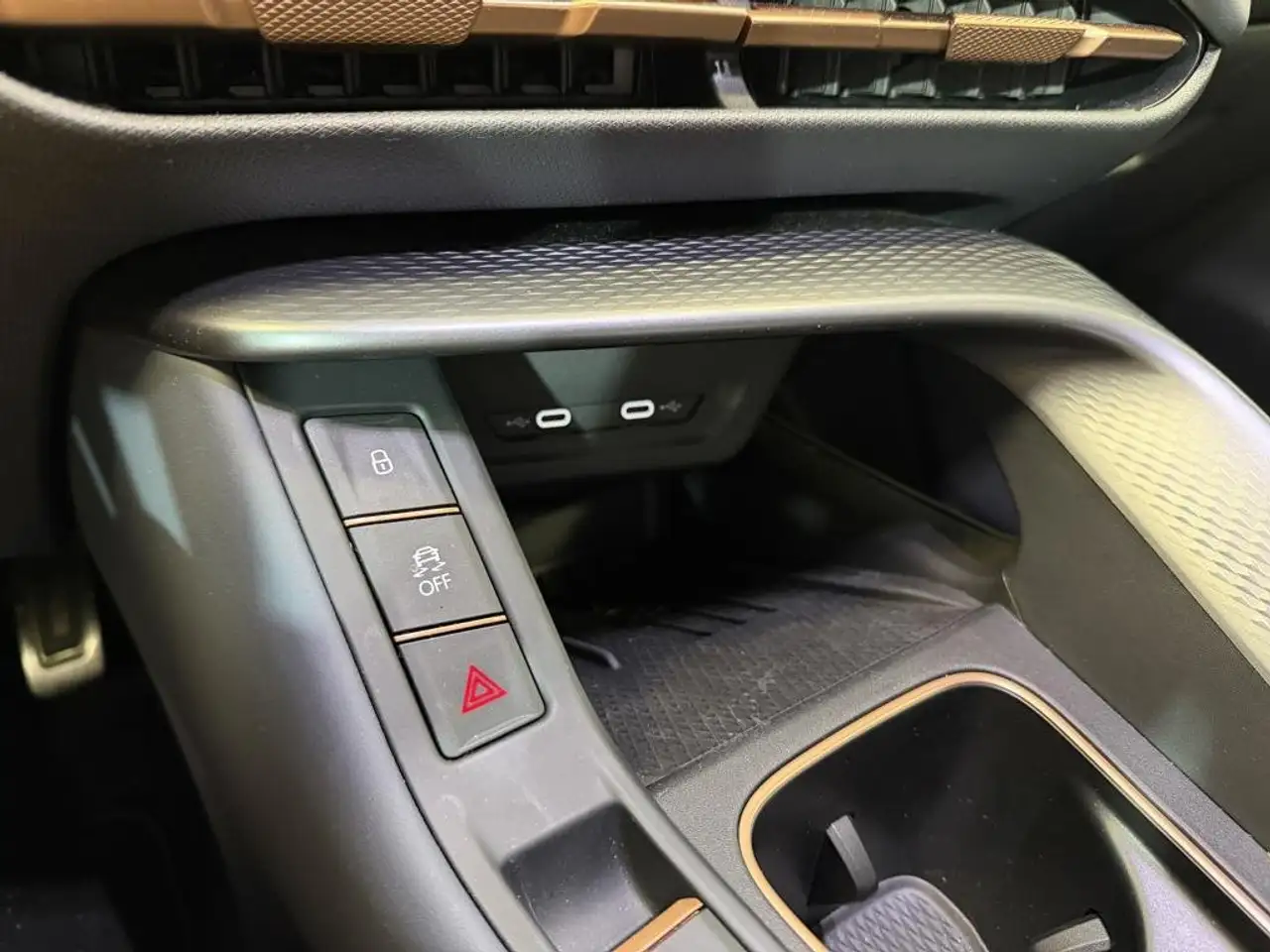 CUPRA Terramar 1.5 eTSI 110 DSG — معرض صور السيارة 17