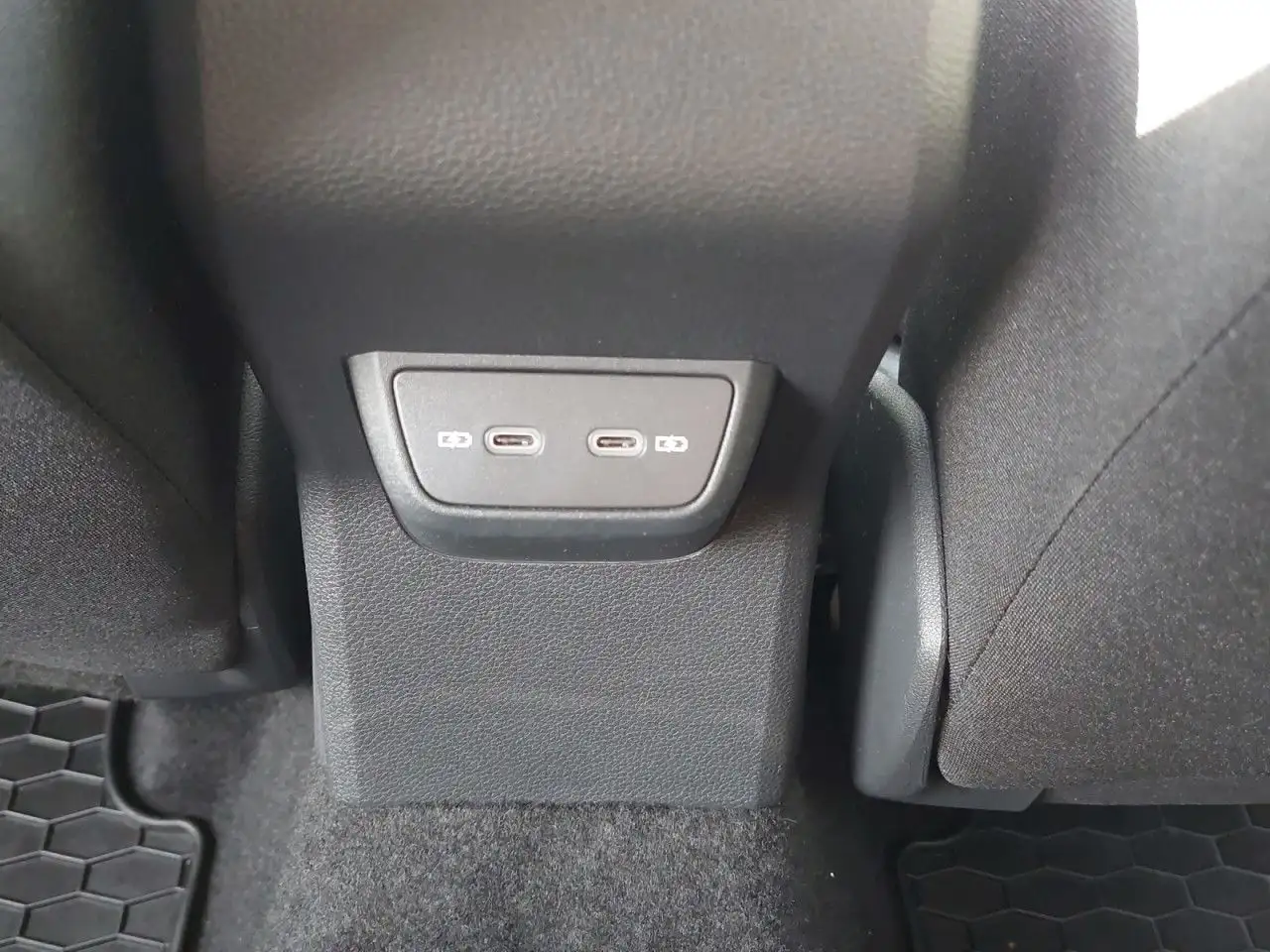 Volkswagen Polo 1.0 TSI DSG MOVE MATRIX ACC CLIMATRONIC CARPL — Galerie du véhicule 13