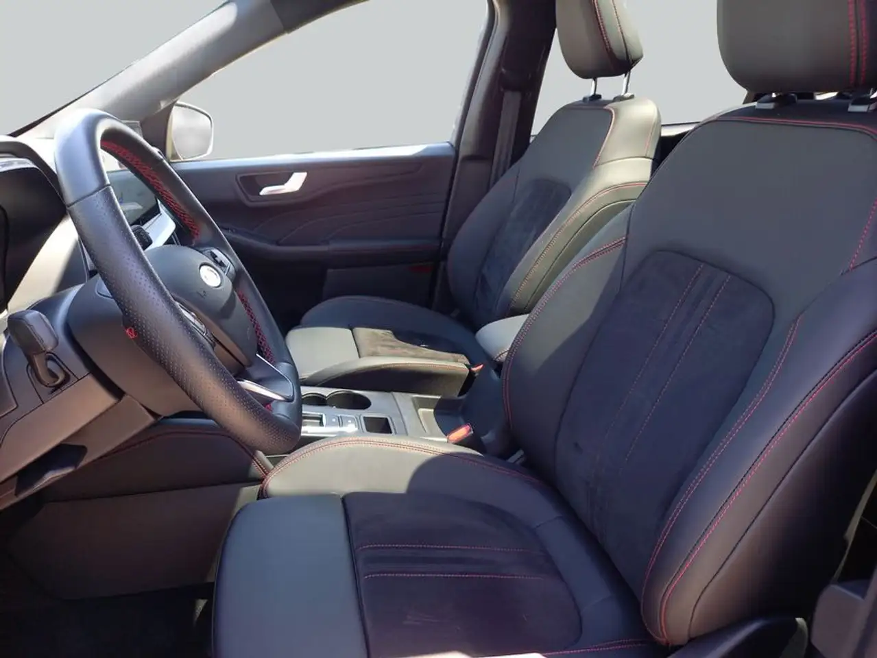 Ford Kuga 1.5 EcoBoost ST-LINE X — Galería del vehículo 10