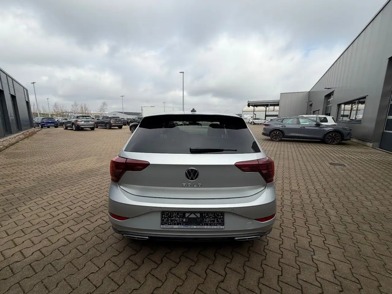 Volkswagen Polo VI 1.0 TSI DSG R-Line Matrix/ACC/Kamera — Galería del vehículo 7