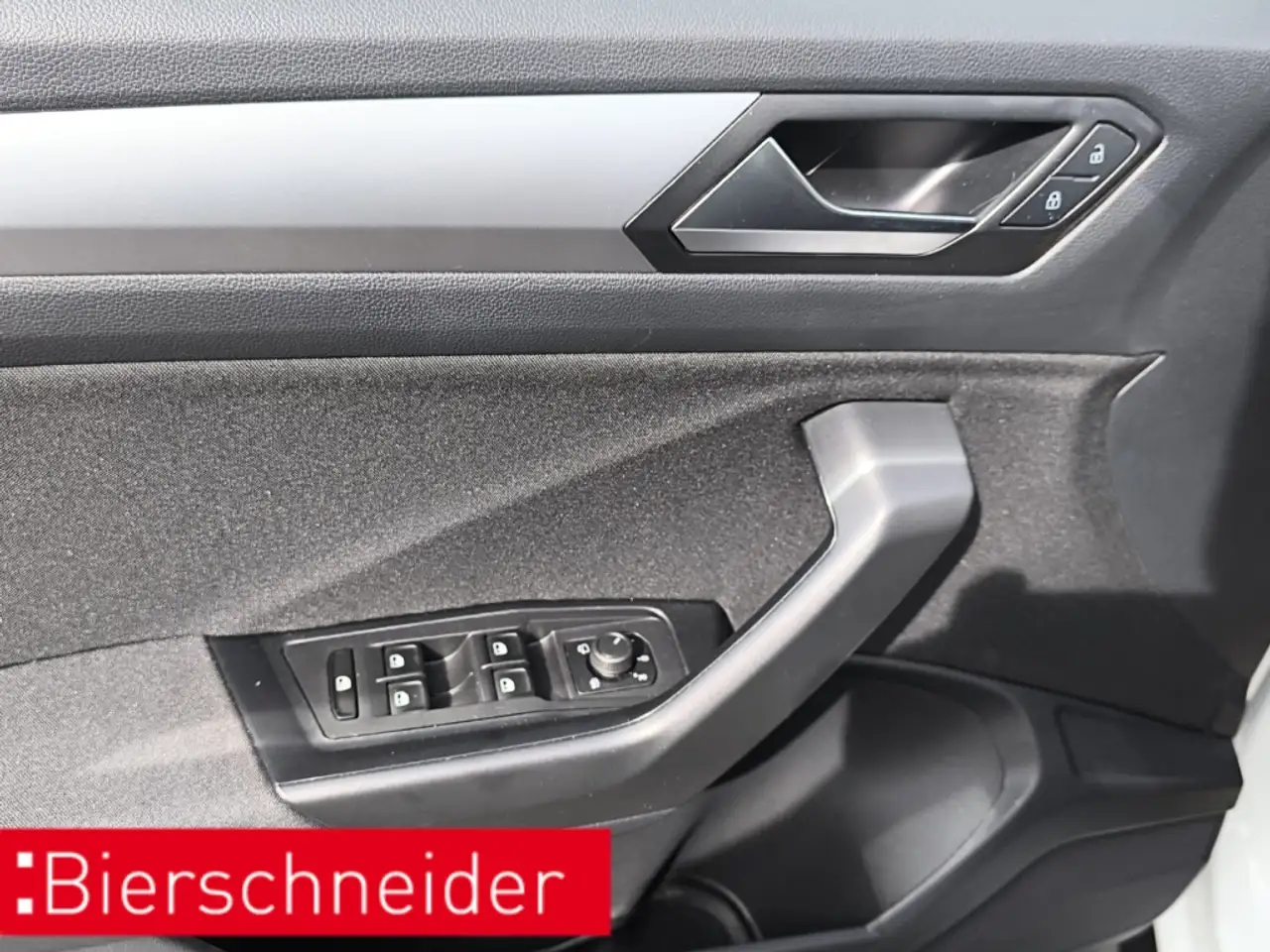 Volkswagen T-Roc 1.0 TSI Life AHK ACC LED NAVI — معرض صور السيارة 16