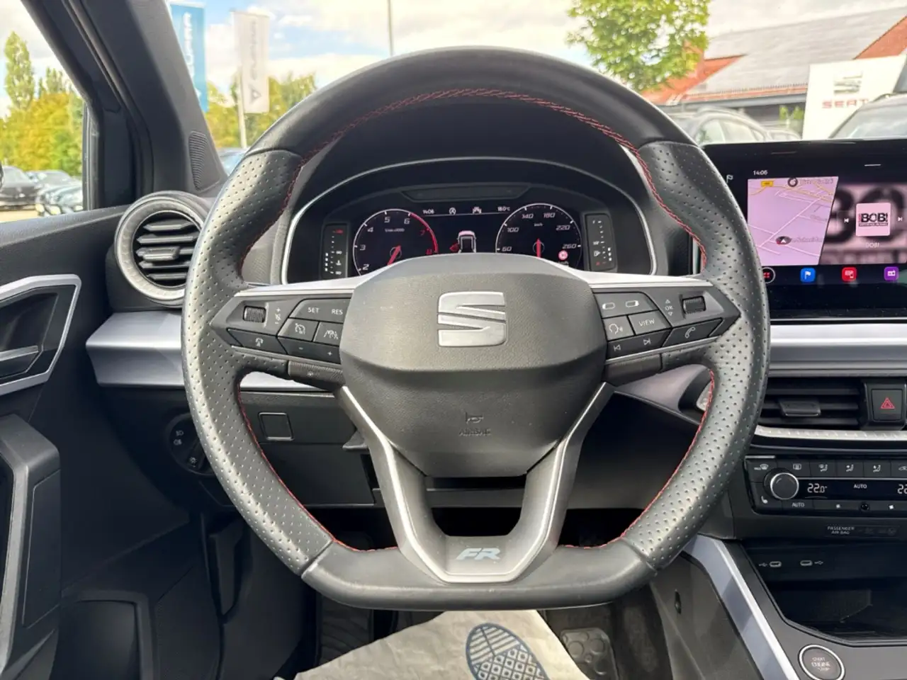 SEAT Arona 1.0 TSI DSG FR LED+DAB+NAVI+ALLWETTER — Galería del vehículo 15