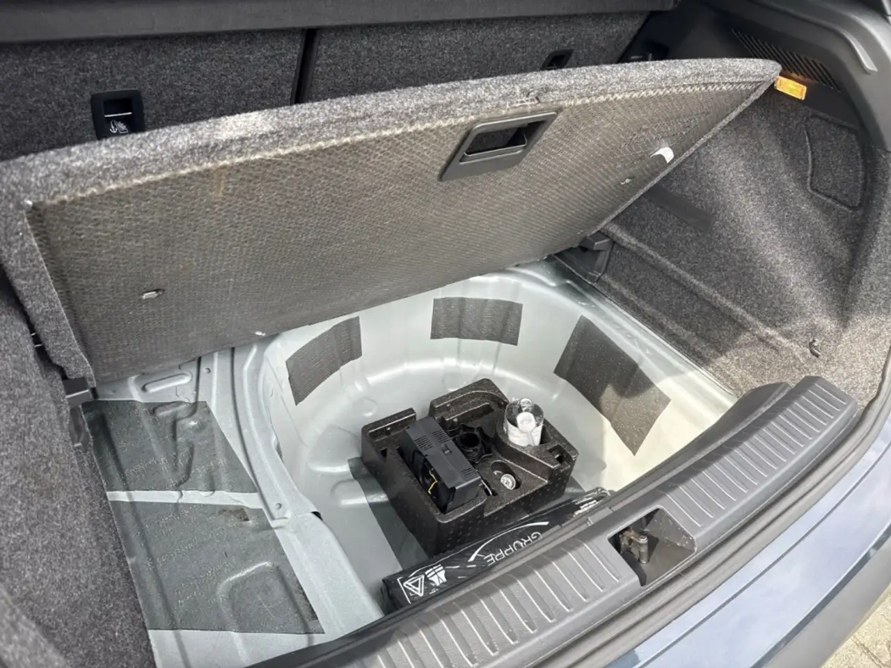 SEAT Arona 1.0 TSI DSG FR LED+DAB+NAVI+ALLWETTER — Galería del vehículo 28