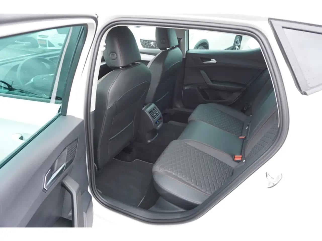 SEAT Leon 1.5TSI FR-Navi-Winterpaket-Klimaauto-AbstTempo-EU6 — معرض صور السيارة 17