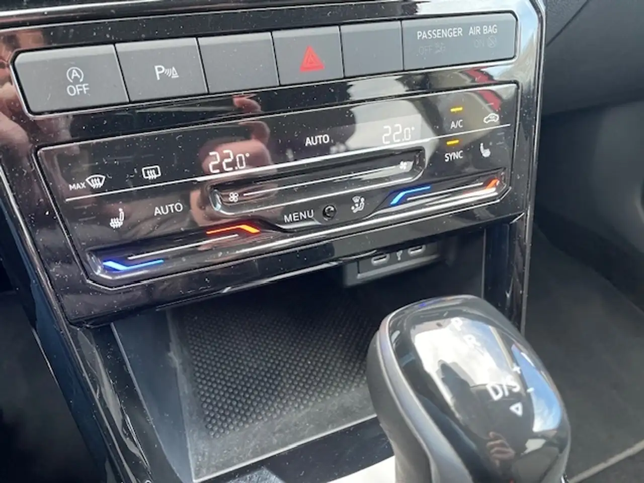 Volkswagen T-Cross 1.0 TSI Automatik DSG LED ACC Apple CarPlay Androi — معرض صور السيارة 16