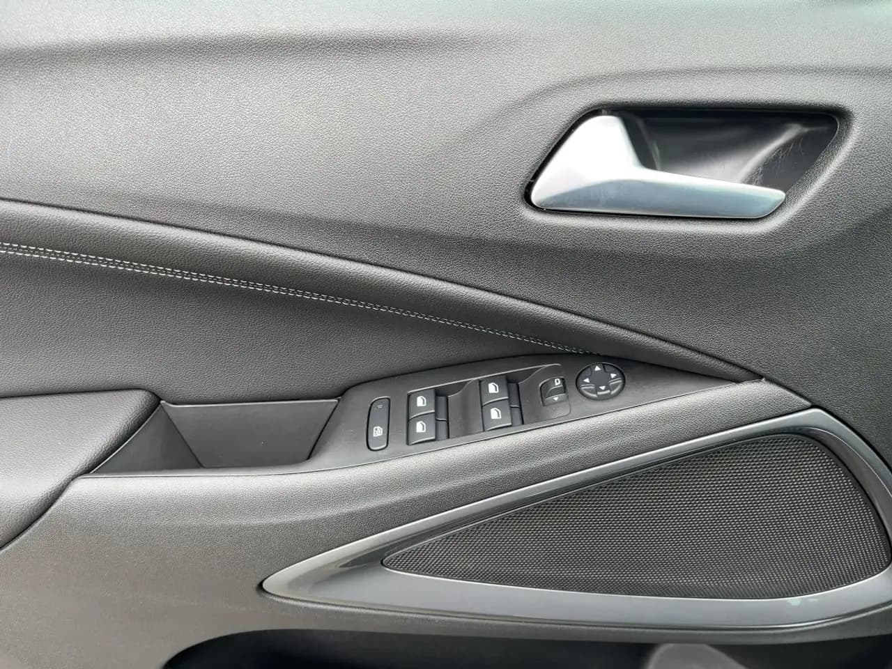 Opel Crossland AT6 Enjoy LED/Navi/Teilleder/PDC/Kamera — Galería del vehículo 14