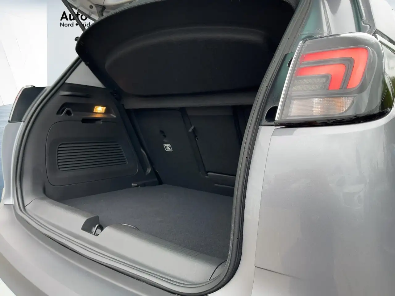 Opel Crossland AT6 Enjoy LED/Navi/Teilleder/PDC/Kamera — Galería del vehículo 9