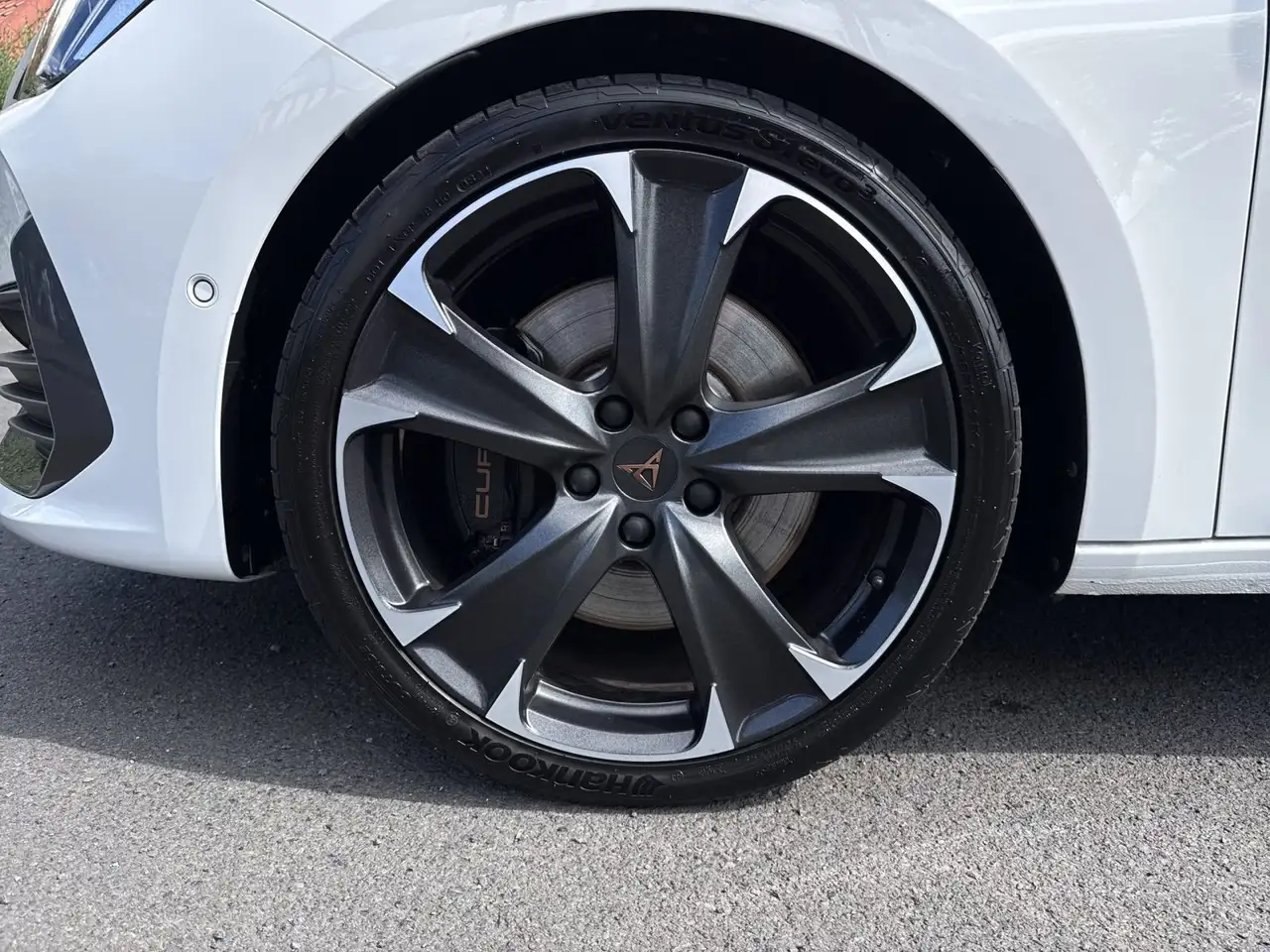 CUPRA Leon Sportstourer VZ 2.0 TSI DSG, RFK, NAVI — معرض صور السيارة 8