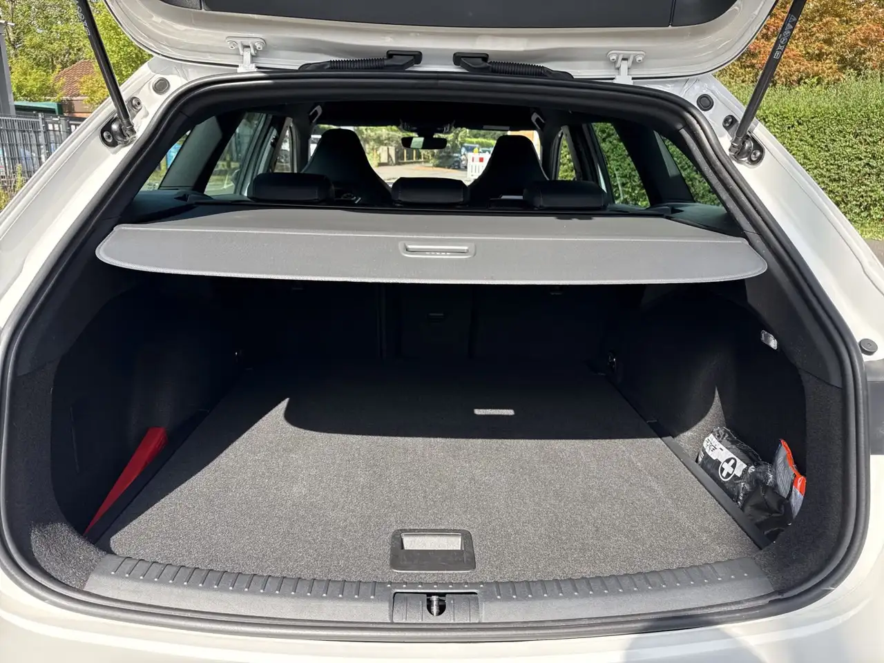 CUPRA Leon Sportstourer VZ 2.0 TSI DSG, RFK, NAVI — معرض صور السيارة 14