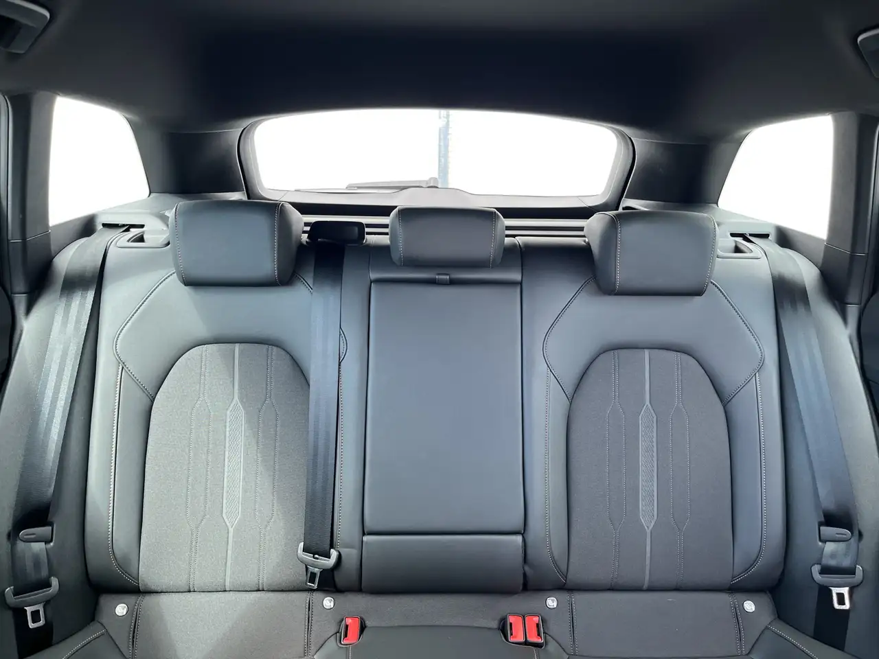 CUPRA Leon SP 2.0 TSI DSG 163€ m.20% Anz. Navi LED RFK SHZ — معرض صور السيارة 18