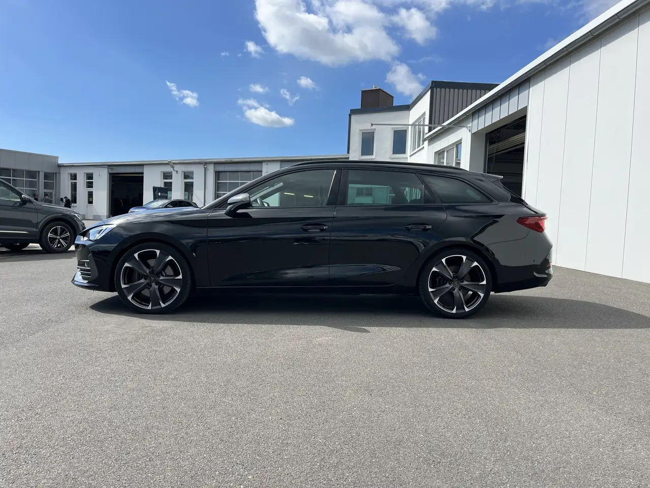 CUPRA Leon SP 2.0 TSI DSG 163€ m.20% Anz. Navi LED RFK SHZ — معرض صور السيارة 2