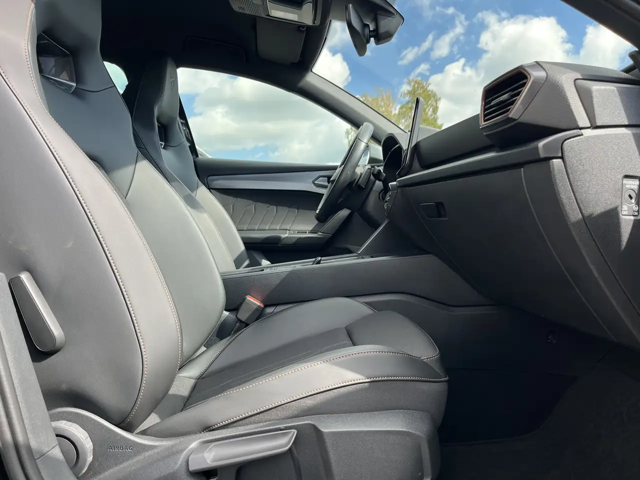 CUPRA Leon SP 2.0 TSI DSG 163€ m.20% Anz. Navi LED RFK SHZ — معرض صور السيارة 15