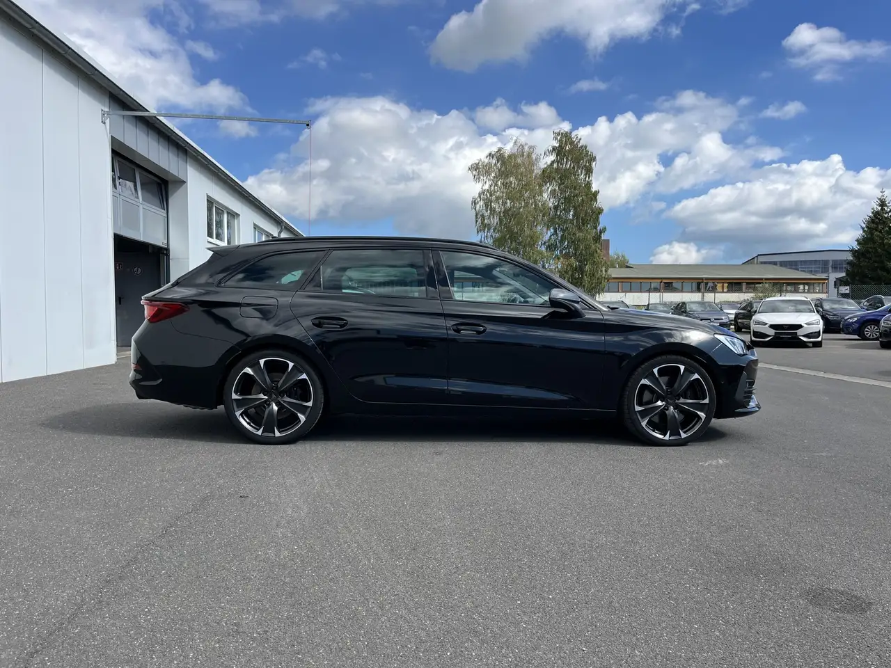 CUPRA Leon SP 2.0 TSI DSG 163€ m.20% Anz. Navi LED RFK SHZ — معرض صور السيارة 5