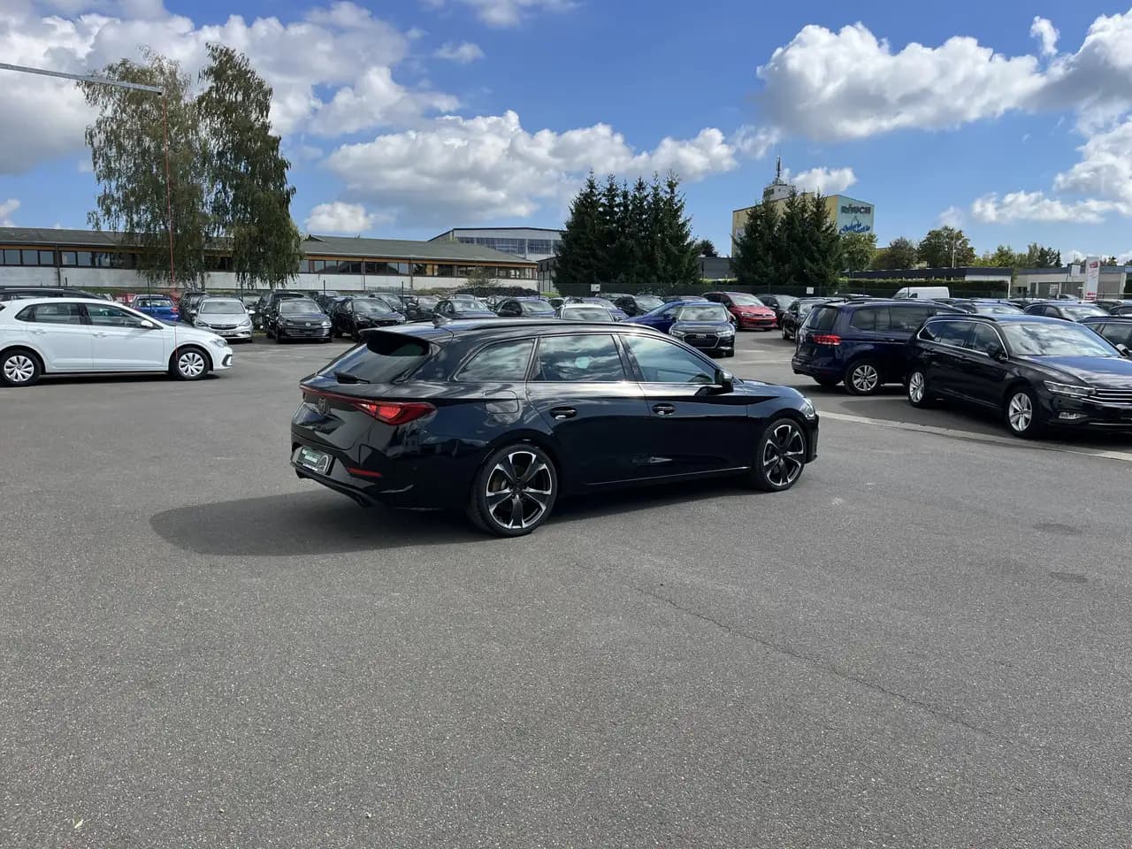 CUPRA Leon SP 2.0 TSI DSG 163€ m.20% Anz. Navi LED RFK SHZ — معرض صور السيارة 8