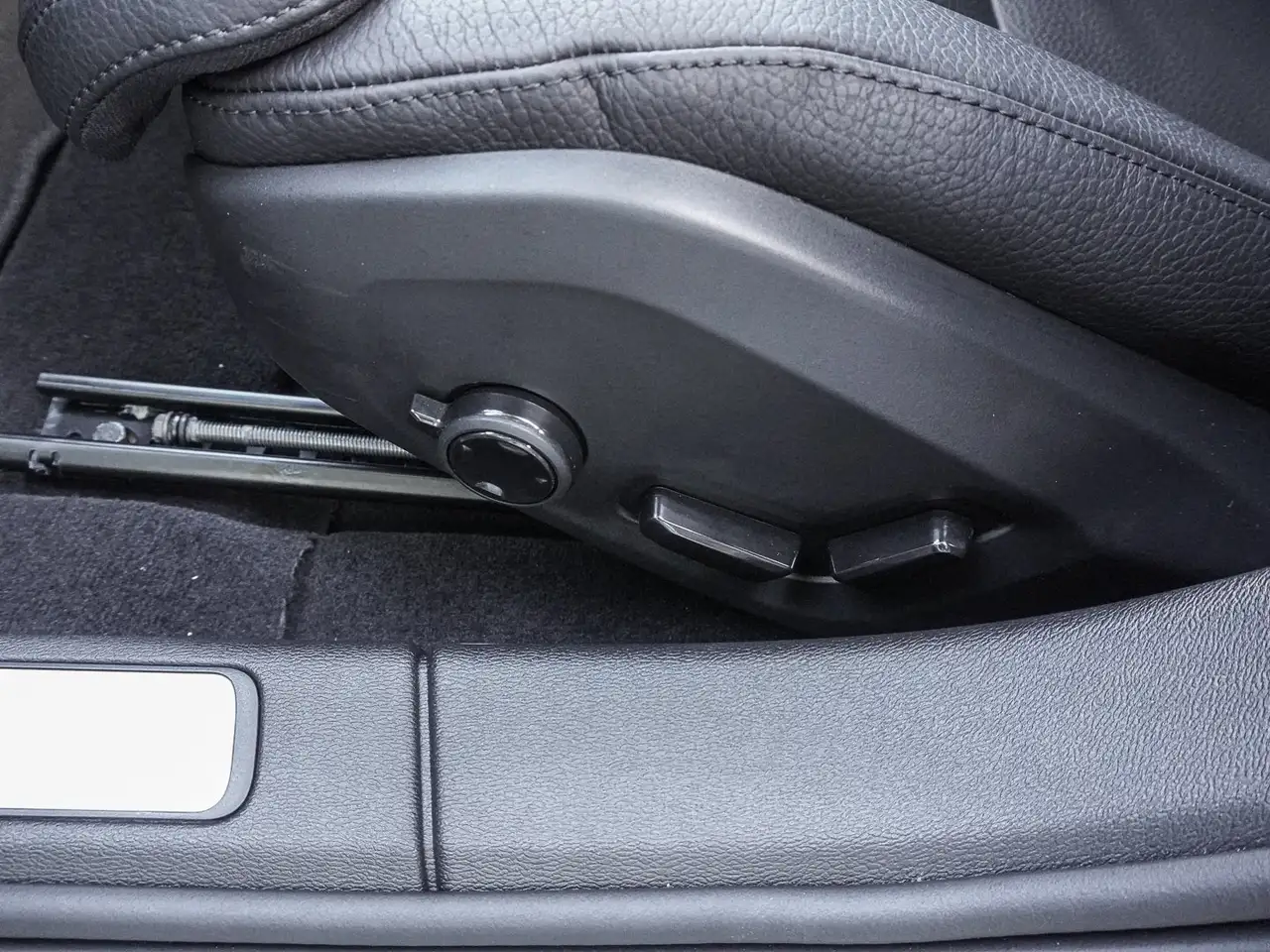 Volvo V60 T8 AWD Plus Dark Plug-in Hybrid STANDHZG 360° — معرض صور السيارة 14