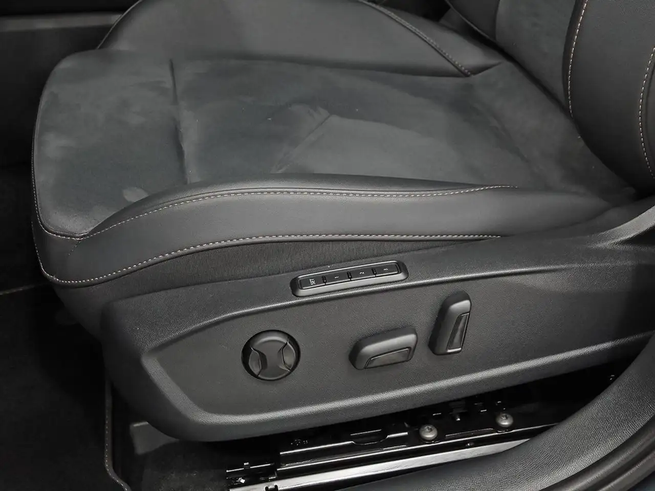 CUPRA Formentor 1.5 e-Hybrid 200 VZ DSG — Vehicle gallery 12
