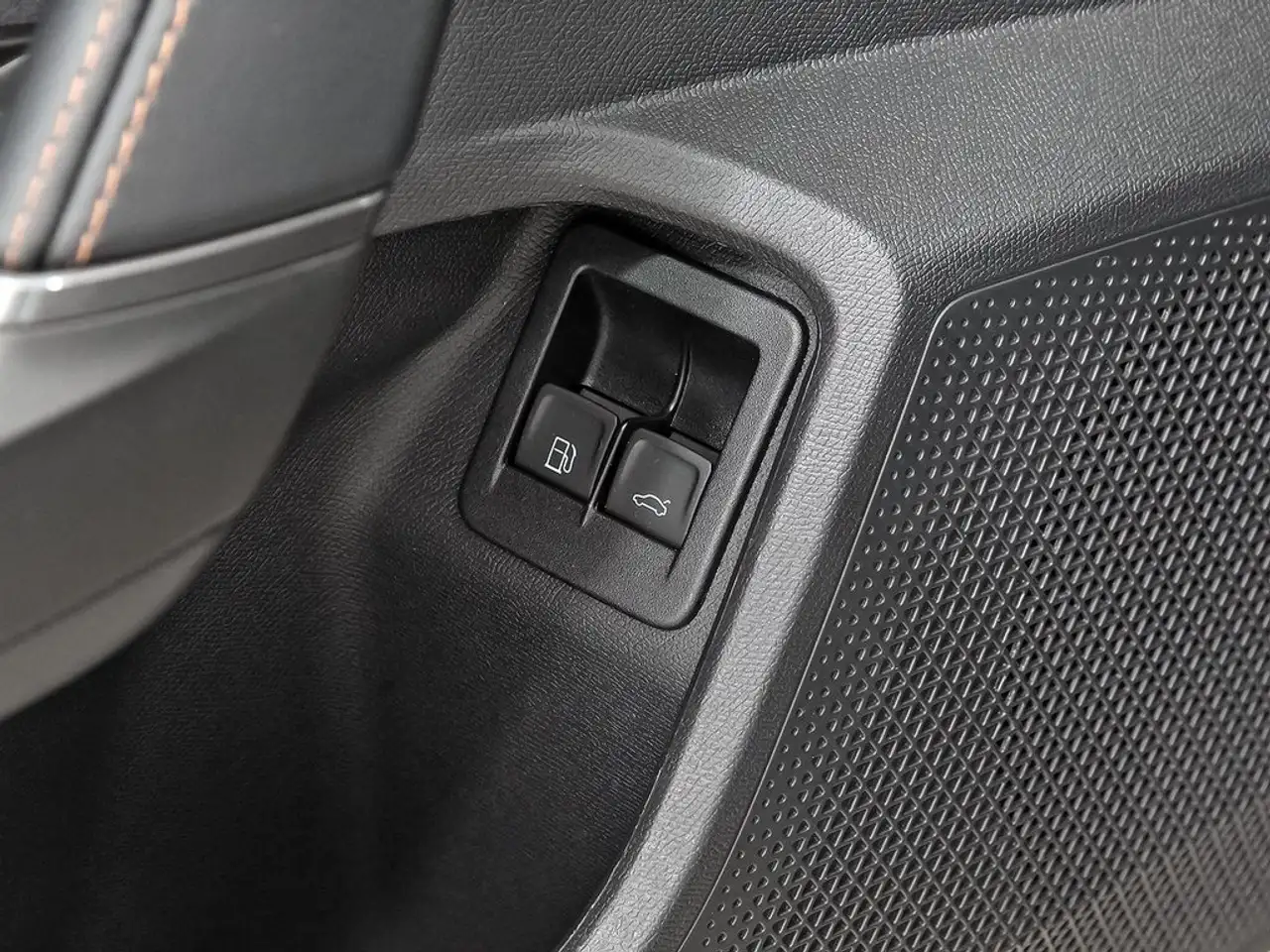 CUPRA Formentor 1.5 e-Hybrid 200 VZ DSG — Vehicle gallery 11