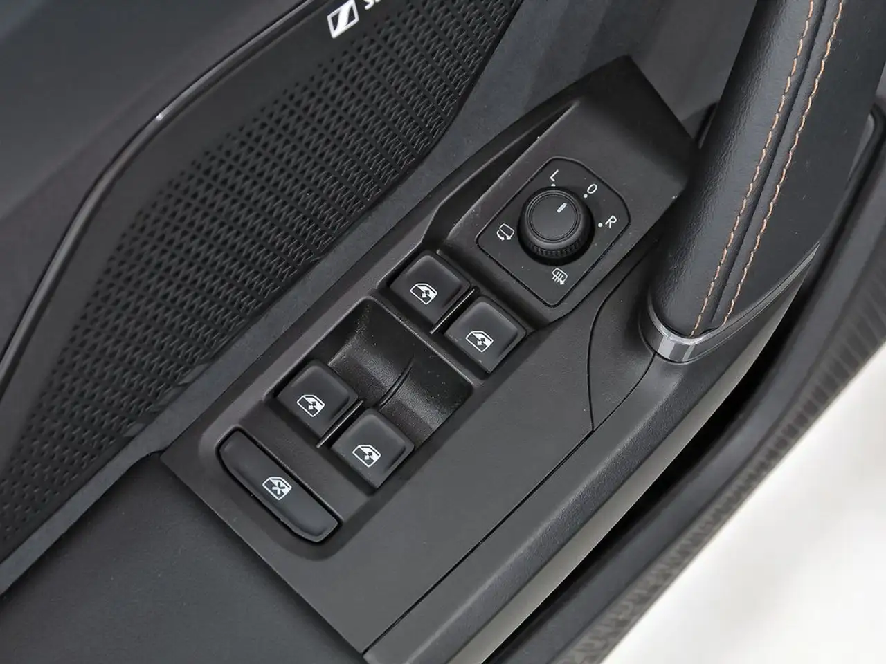 CUPRA Formentor 1.5 e-Hybrid 200 VZ DSG — Vehicle gallery 10