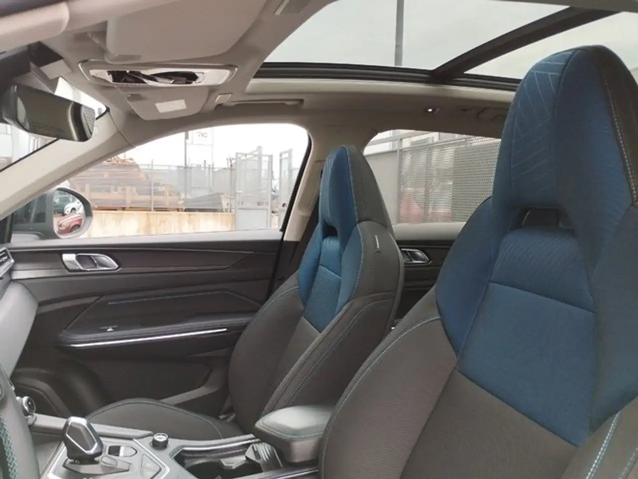Lynk & Co 01 1.5T PHEV — Vehicle gallery 25