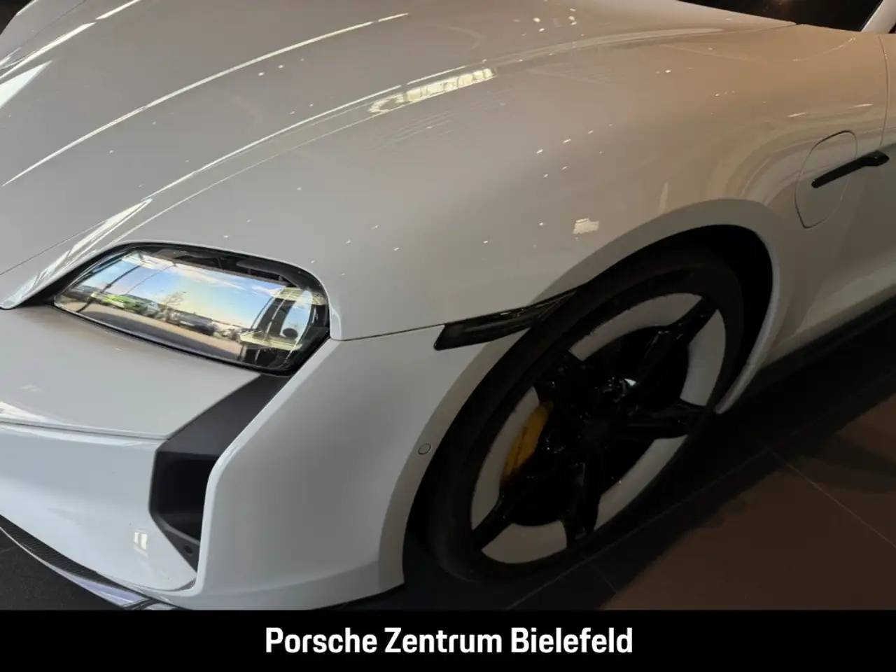 Porsche Taycan Turbo S Burmester InnoDrive Head-Up LED — Vehicle gallery 10