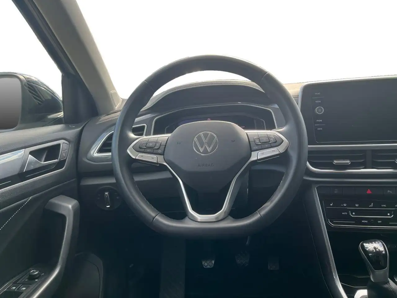 Volkswagen T-Roc 1.0 TSI STYLE+AHK+APP+KAMERA+LED+ACC+PARK — Galería del vehículo 12