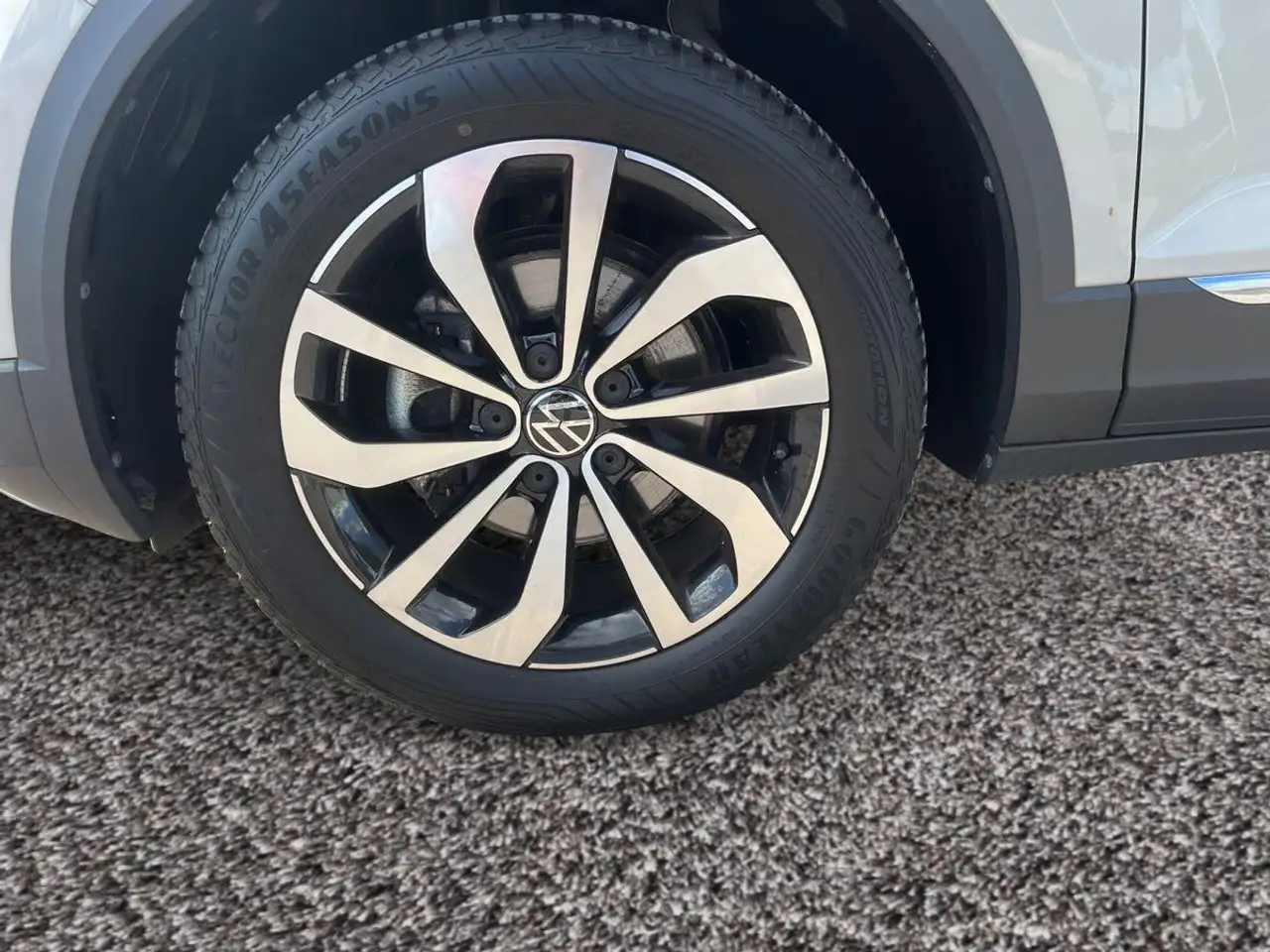 Volkswagen T-Roc 1.0 TSI STYLE+AHK+APP+KAMERA+LED+ACC+PARK — Galería del vehículo 14