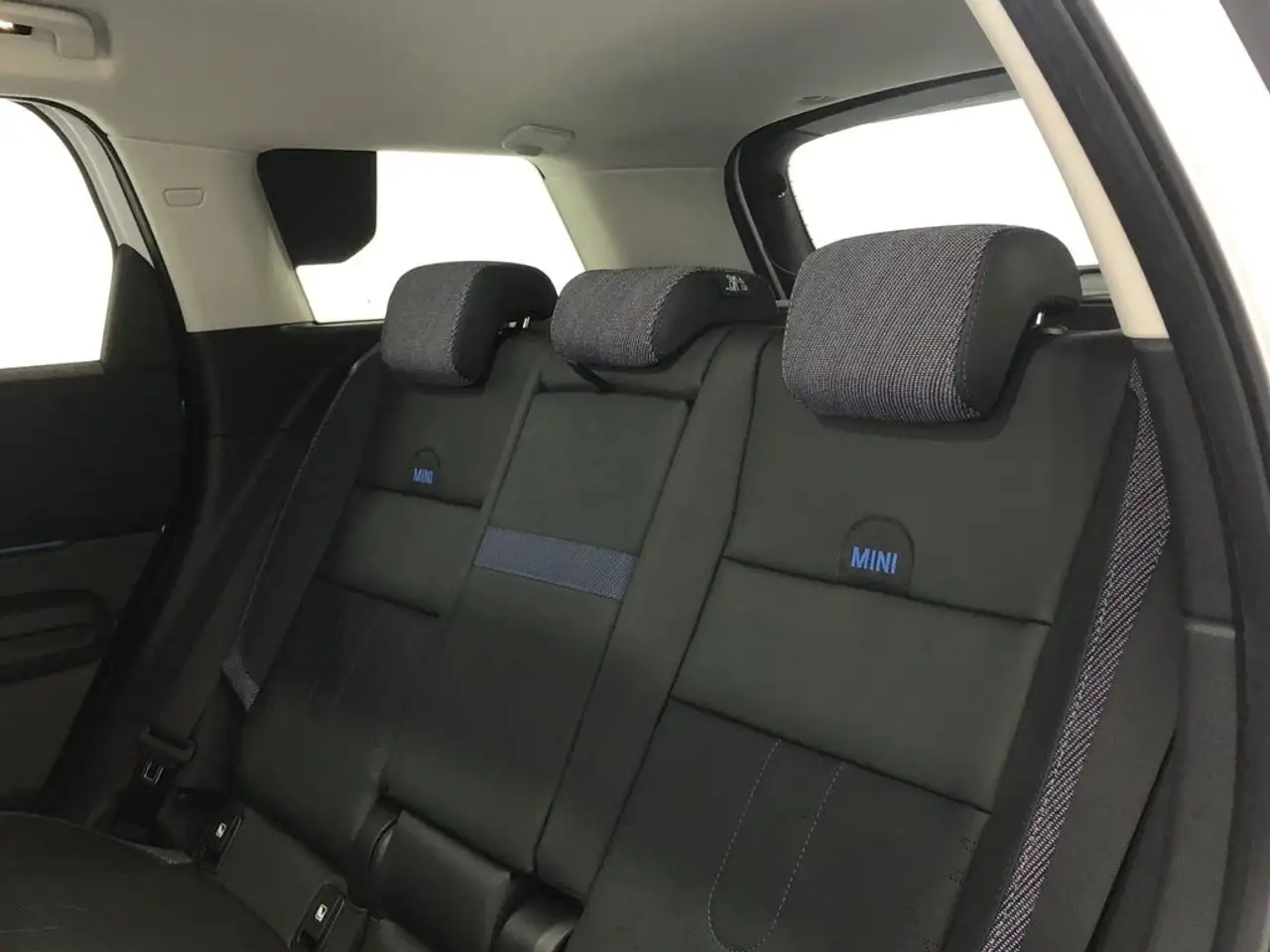 MINI One D Countryman Essential — Galerie du véhicule 9