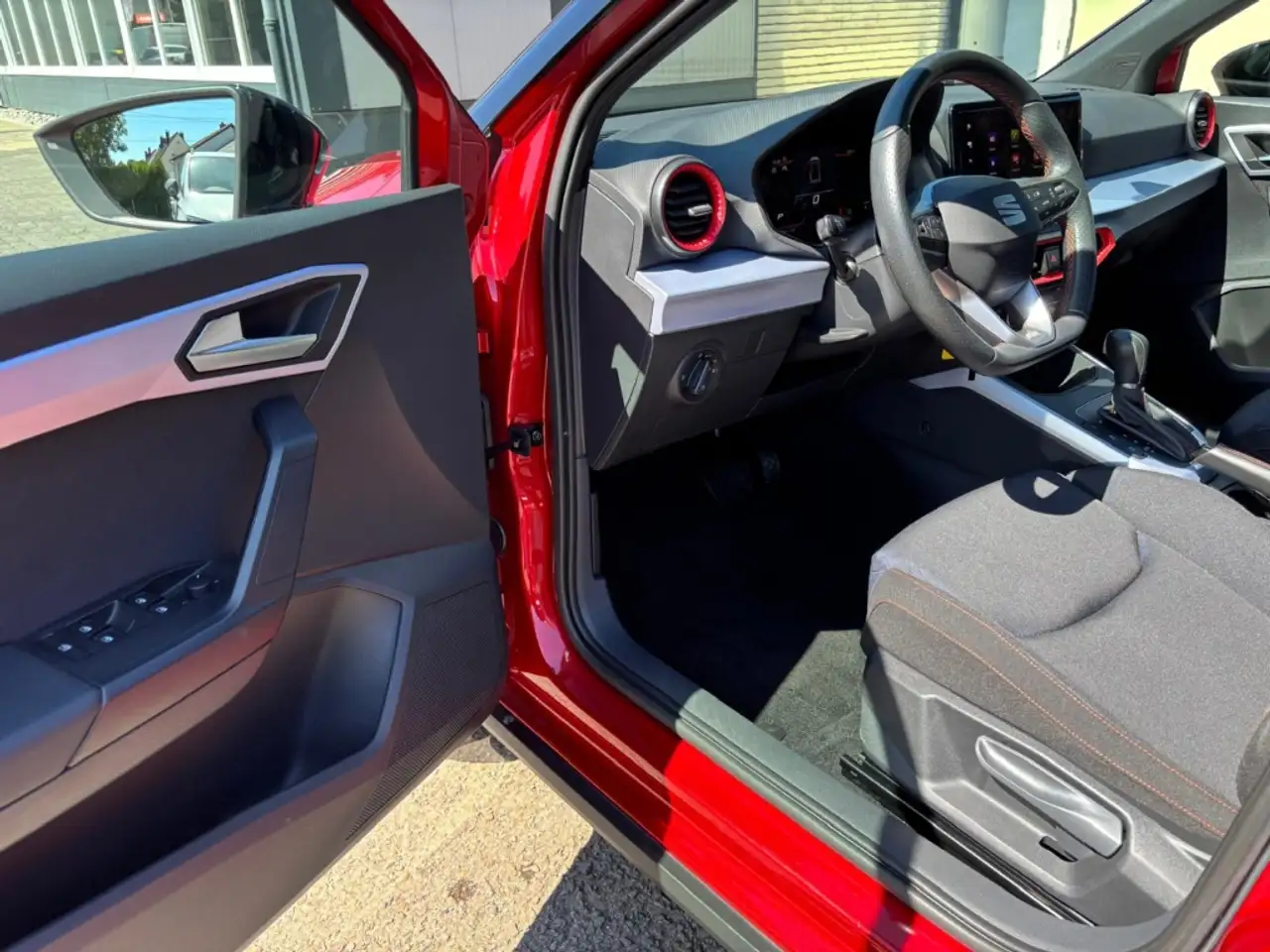SEAT Arona FR 1.0 TSI Navi LED Apple CarPlay Mehrzonenklima — Galería del vehículo 12