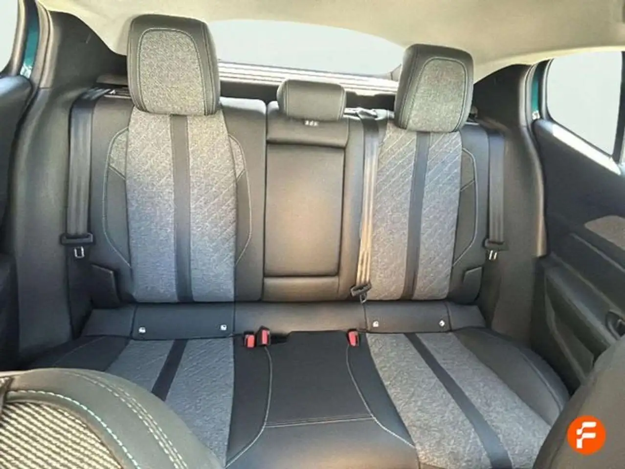 Peugeot 408 PureTech 130 Allure EAT8 — Vehicle gallery 25