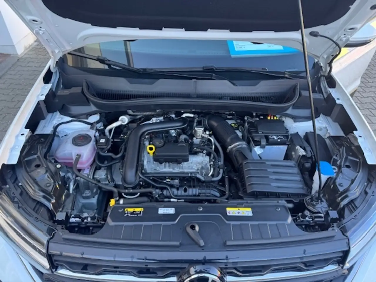 Volkswagen T-Cross 1.0 TSI Life — Vehicle gallery 15