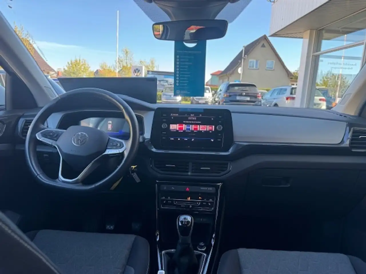 Volkswagen T-Cross 1.0 TSI Life — Vehicle gallery 14