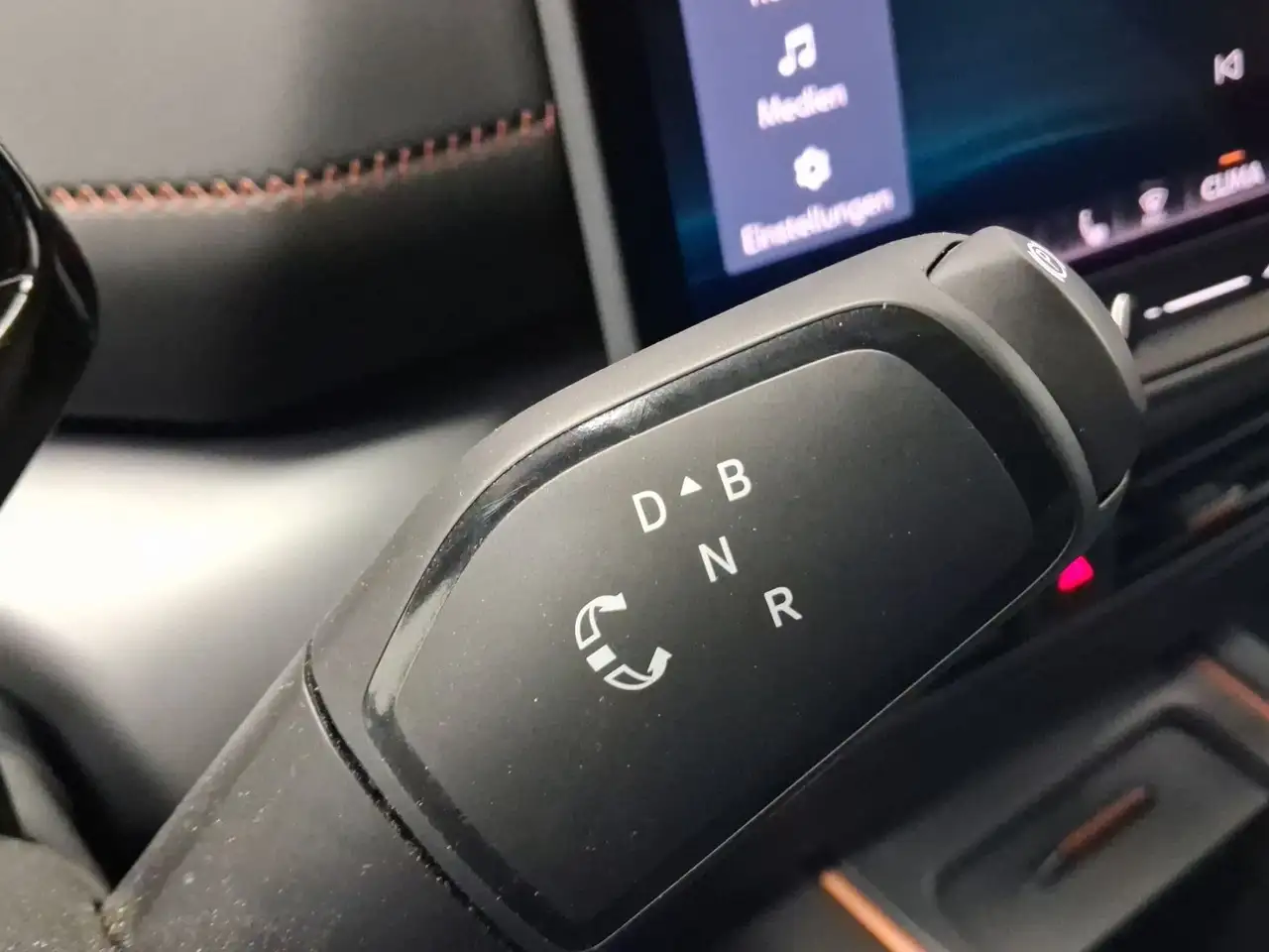 CUPRA Born e-BOOST ELECTRIC NAVI KAMERA SITZHZ LM19 — Galería del vehículo 11