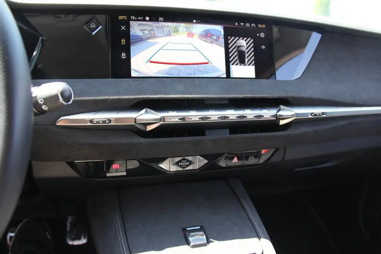 DS Automobiles DS 4 PHEV 225PS Performance Line HUD 19 ZOLL — Vehicle gallery 14