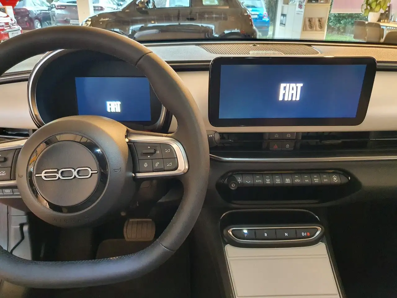 Fiat 600e "La Prima" - Navi, 18"Alu, RFK, SHZ uvm. — Vehicle gallery 8