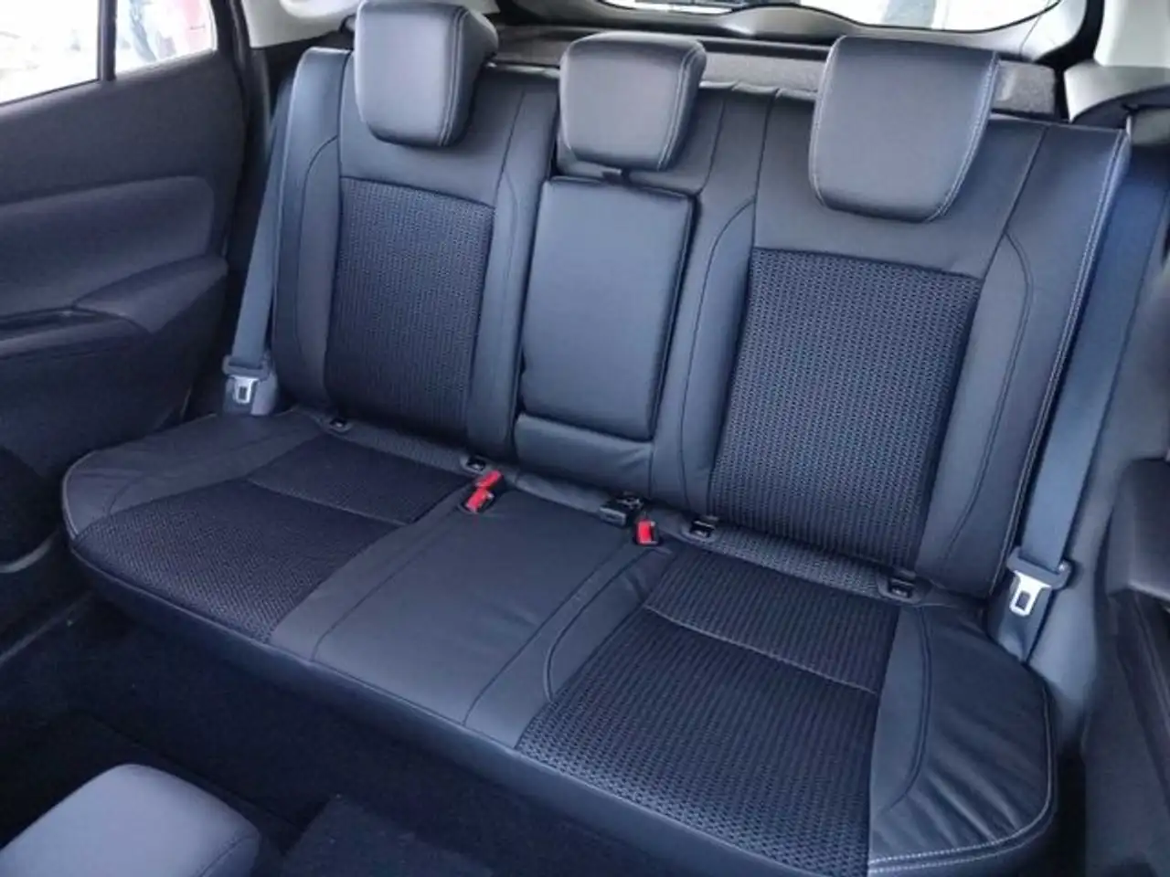 Suzuki SX4 S-Cross Comfort+ Allgrip 4x4 Automatik 1.5. Dualjet — معرض صور السيارة 14