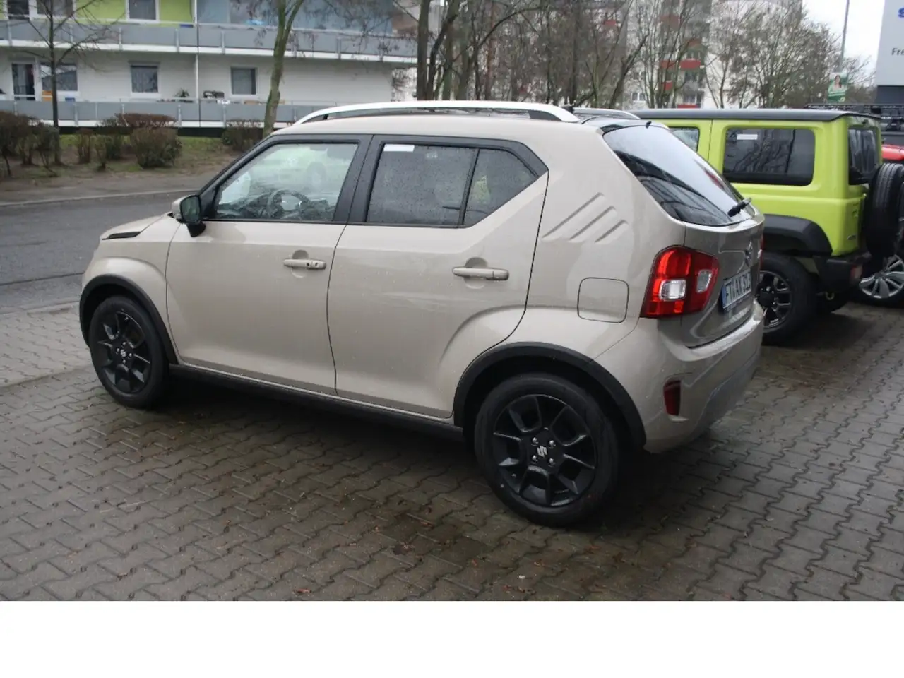 Suzuki Ignis Comfort Automatik *bis 8 Jahre Garantie* — Vehicle gallery 3