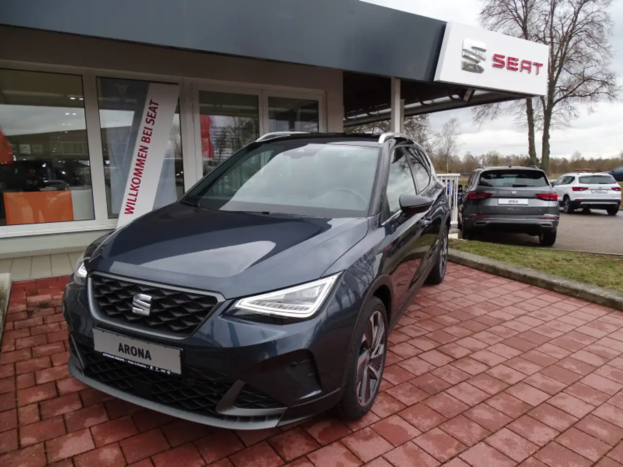 SEAT Arona Arona 1.0 TSI FR 110PS AHK Navi ACC Voll-LED Parkl — معرض صور السيارة 2