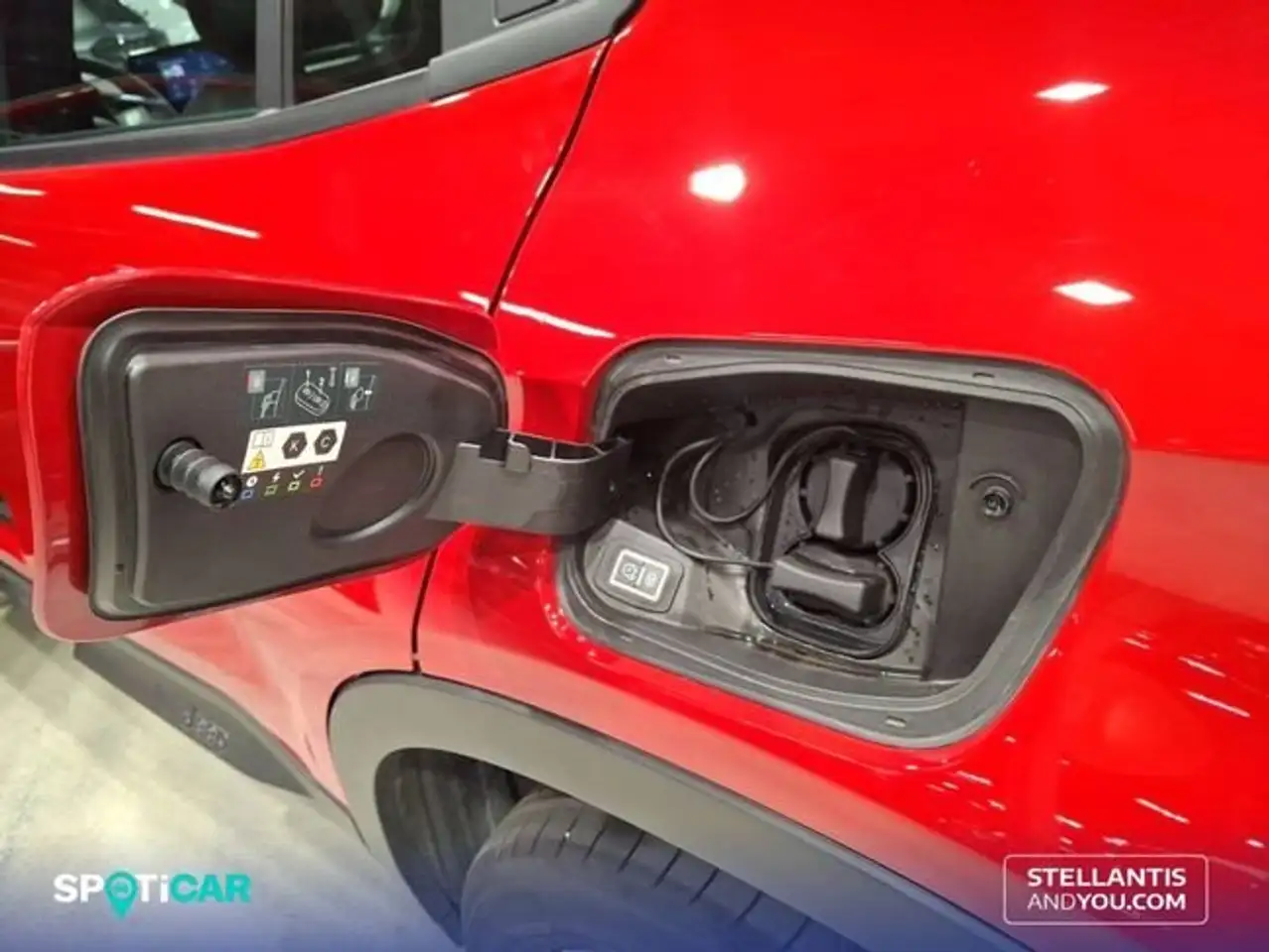Jeep Avenger BEV Altitude 115KW 54Kwh — معرض صور السيارة 23