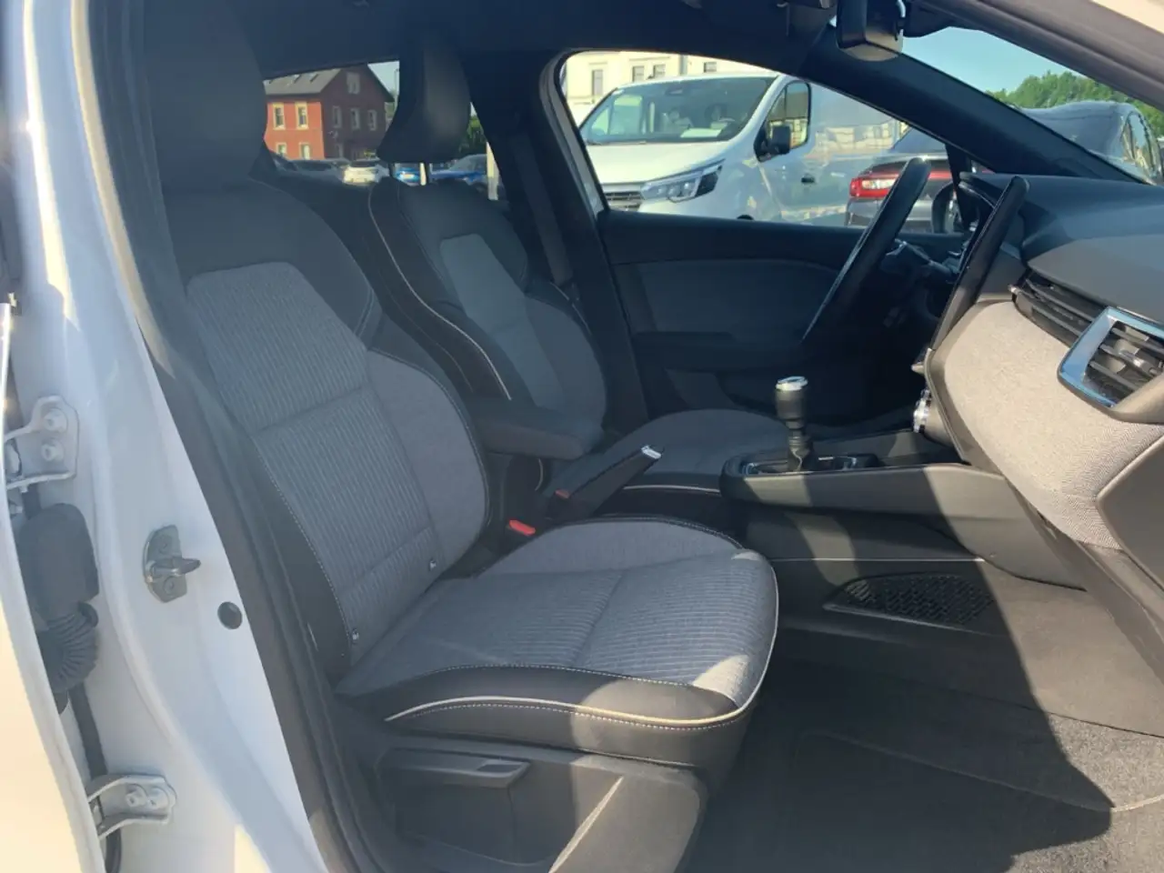Renault Clio TECHNO TCe 90 Techno SHZ+LED+PDC+KAMERA+NAV+KLIMA — Vehicle gallery 25