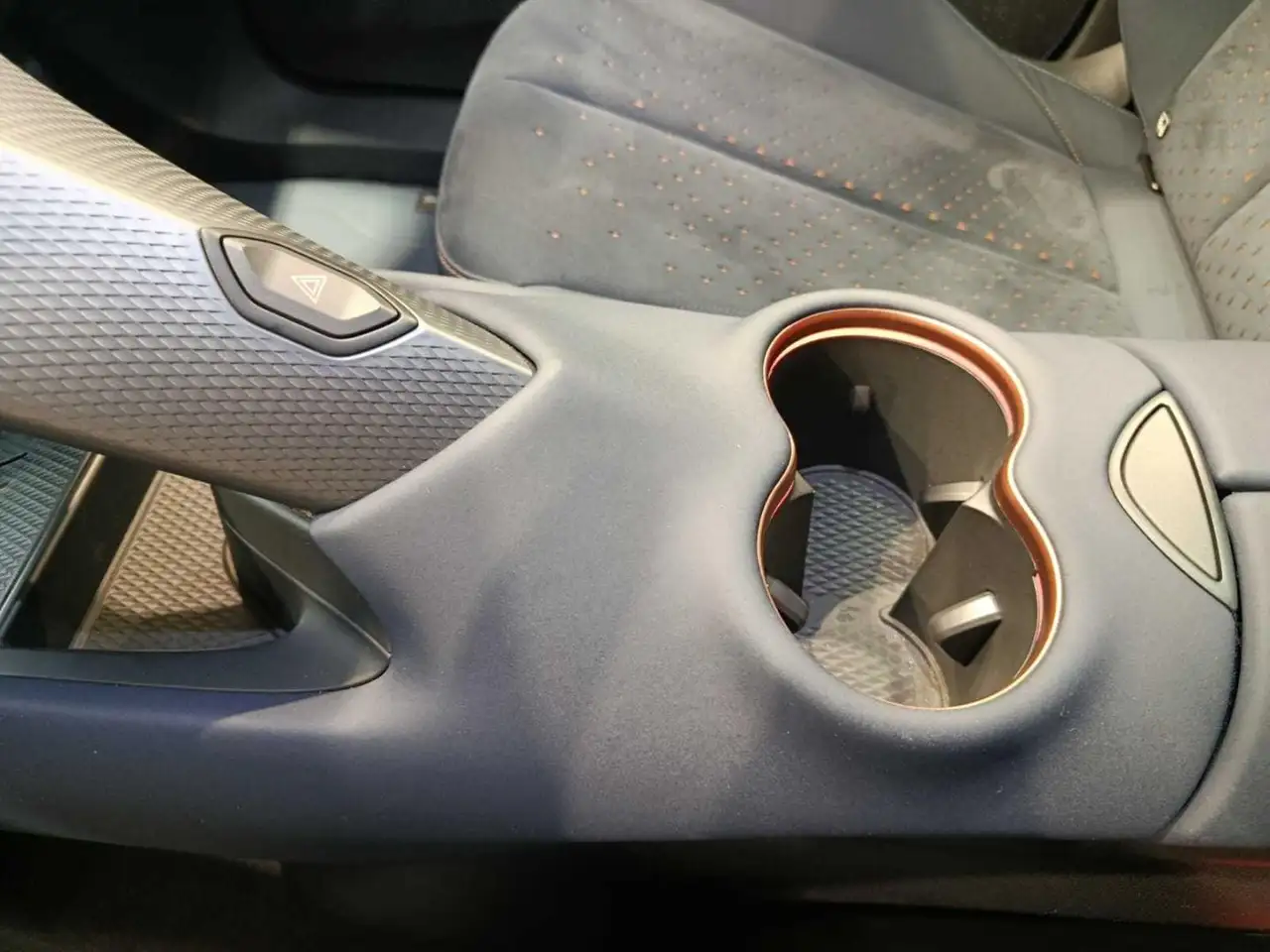 CUPRA Tavascan 77kWh 250kW Dual Motor VZ AWD — Vehicle gallery 2