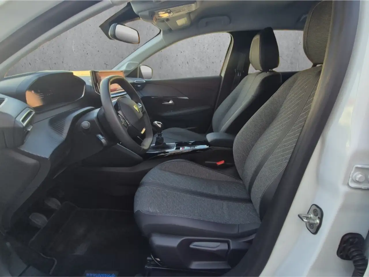 Peugeot 208 Allure PT 100 AHK SHZ 360 Kamera LED Klimaautom DA — معرض صور السيارة 9