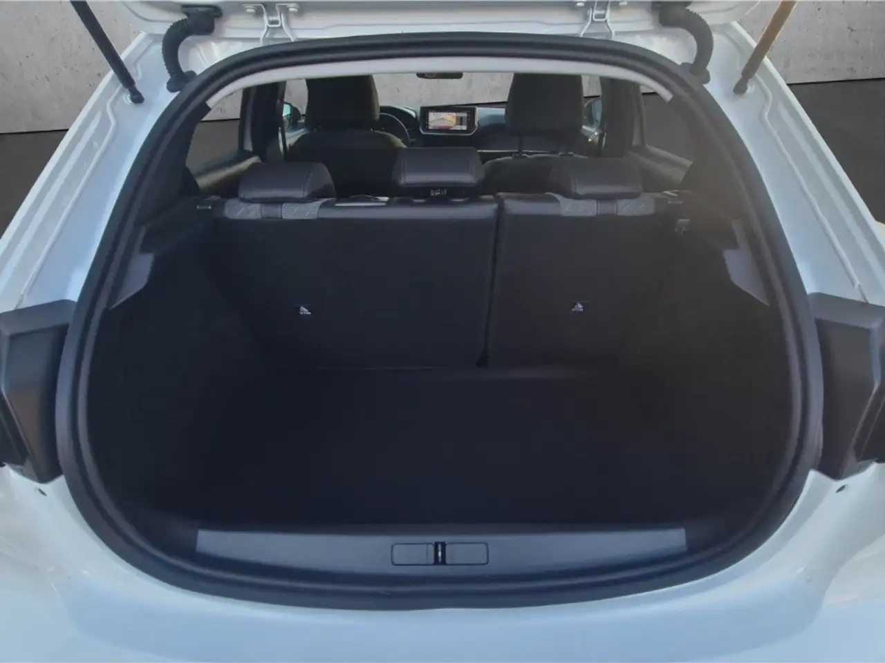 Peugeot 208 Allure PT 100 AHK SHZ 360 Kamera LED Klimaautom DA — معرض صور السيارة 7